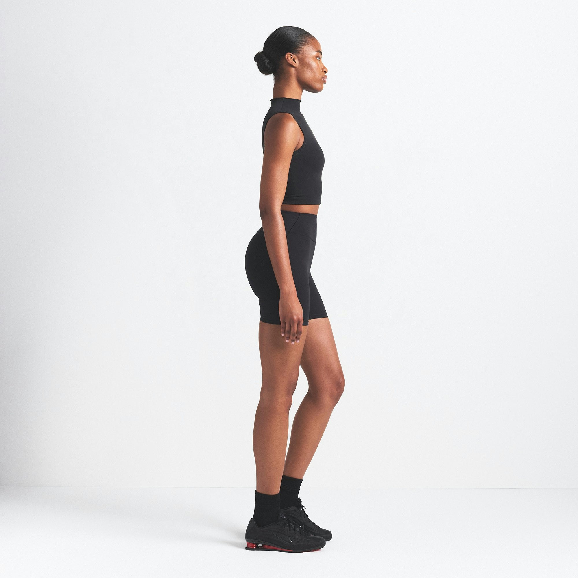 NikeSKIMS VINTAGE SEAMLESS MOCK NECK BRA TOP | OBSIDIAN ON A MODEL SIDE VIEW @ | FOCUS: 0.9, 0.1, 0.7