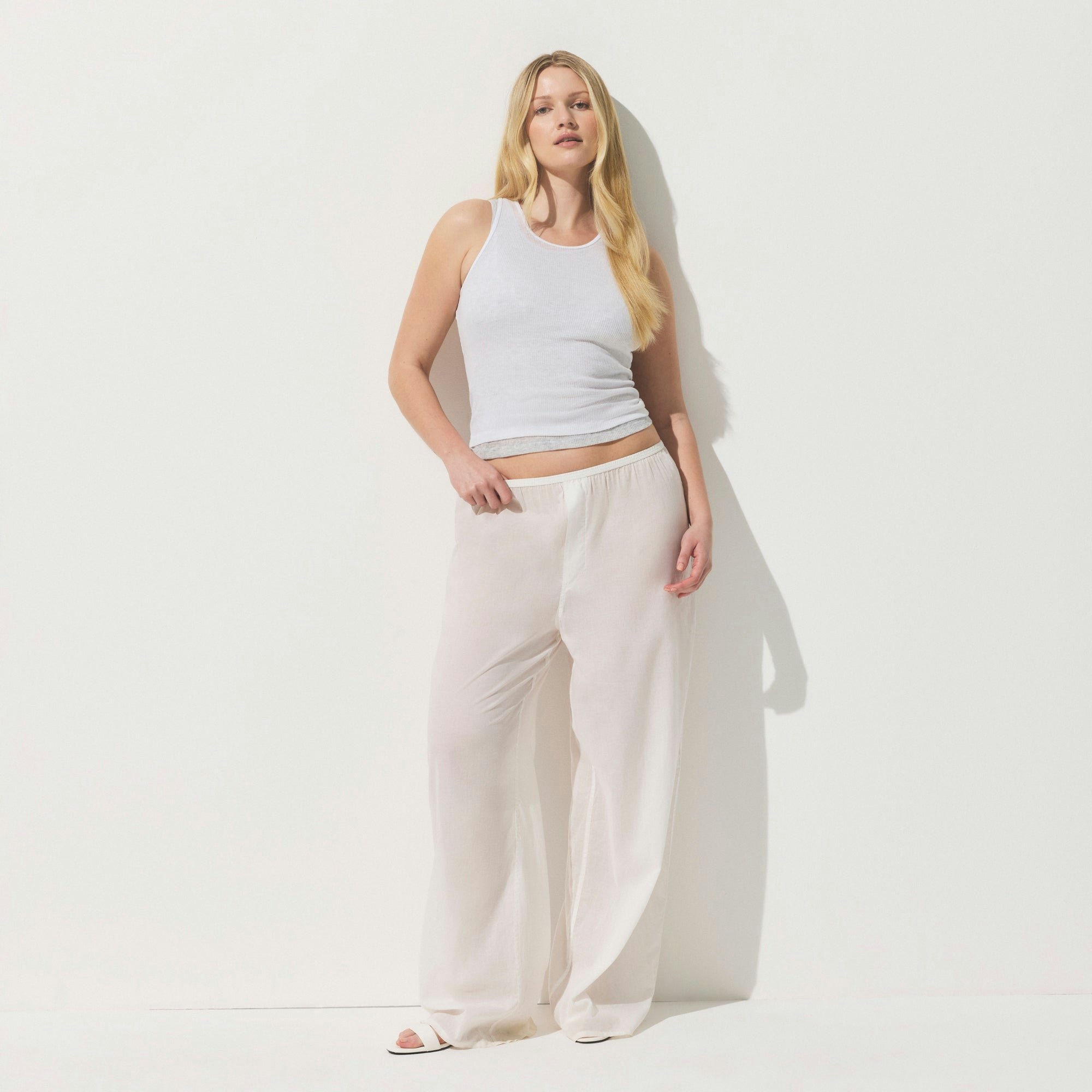 SHEER COTTON RIB CREW NECK TANK | SNOW ON A MODEL FRONT VIEW | FOCUS: 0.0, 1.0, 0.9