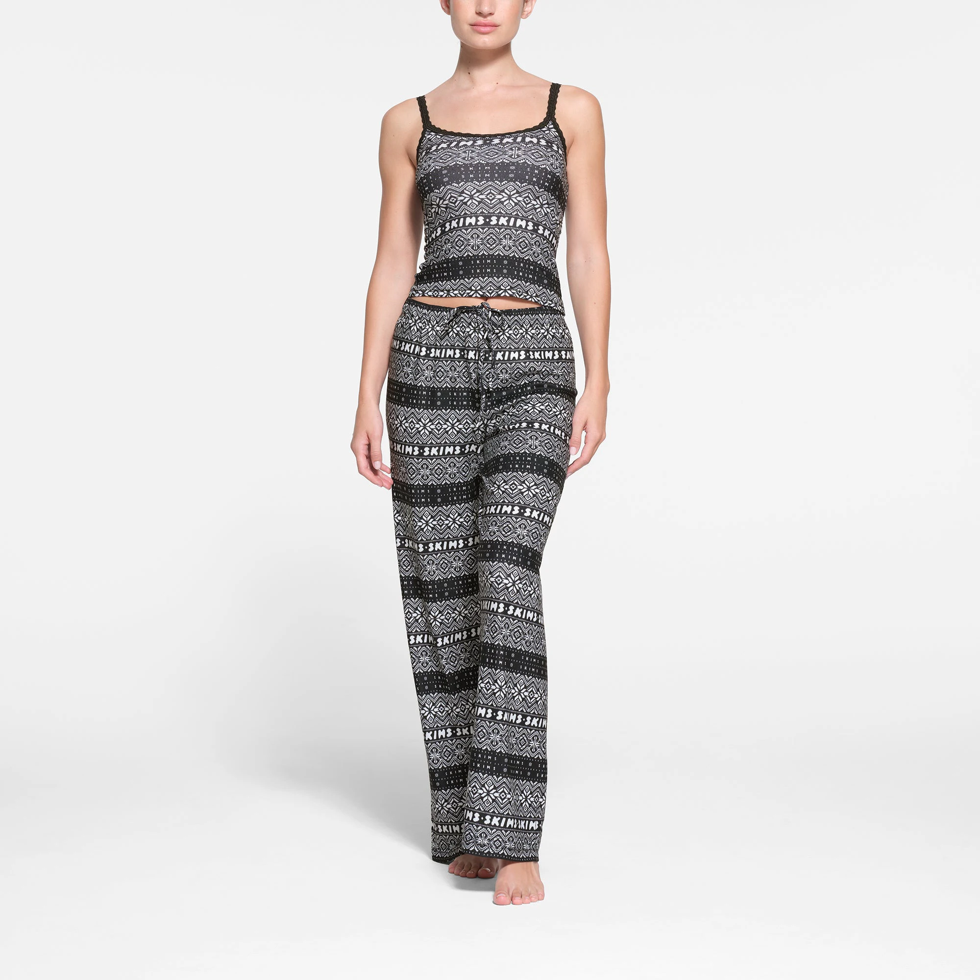 LOGO PLUSH POINTELLE SCOOP TANK | ONYX FAIR ISLE ON A MODEL FRONT VIEW