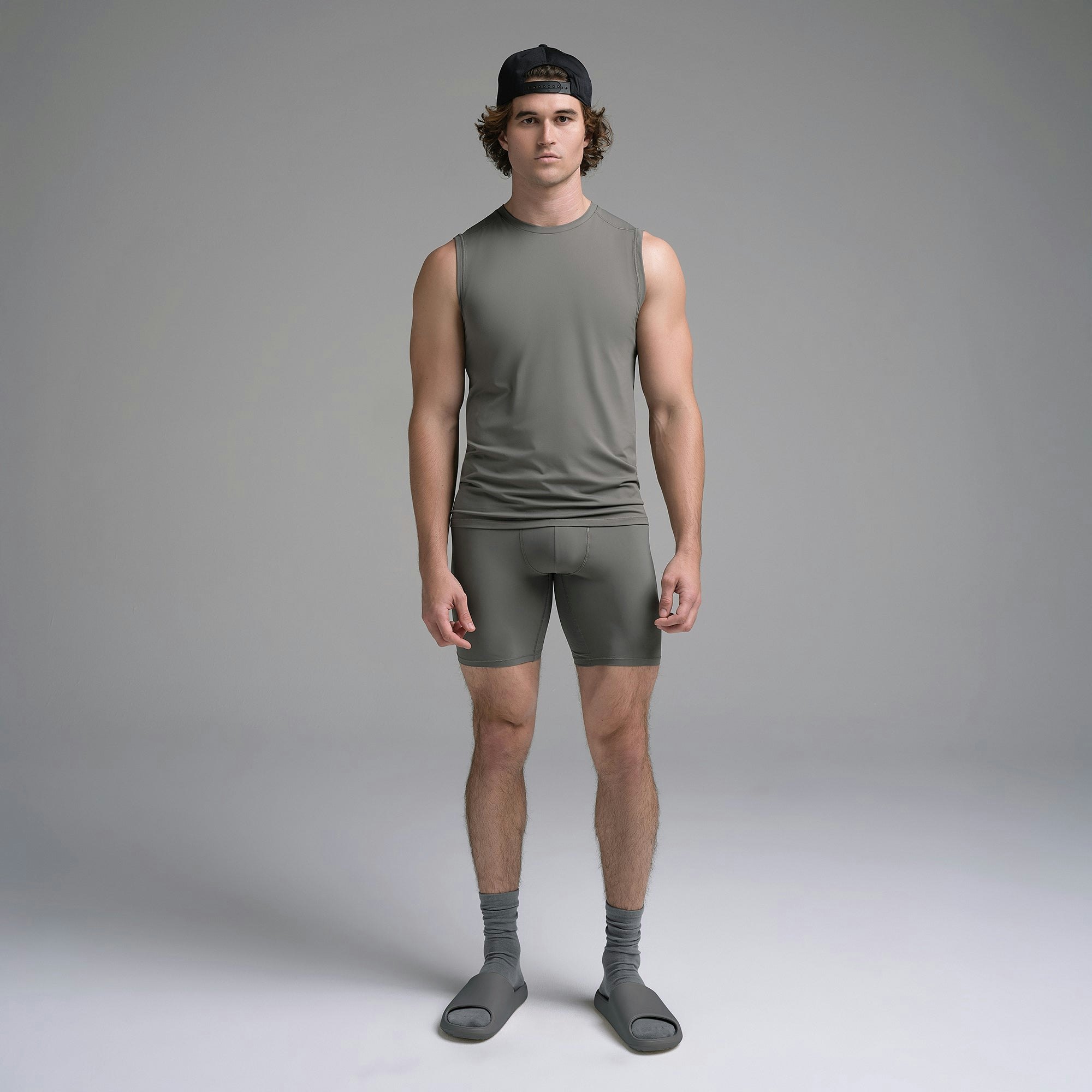 SKIMS SPORT MENS MUSCLE TANK | GUNMETAL ON A MODEL FRONT VIEW | FOCUS: 0.0, 1.0, 0.9