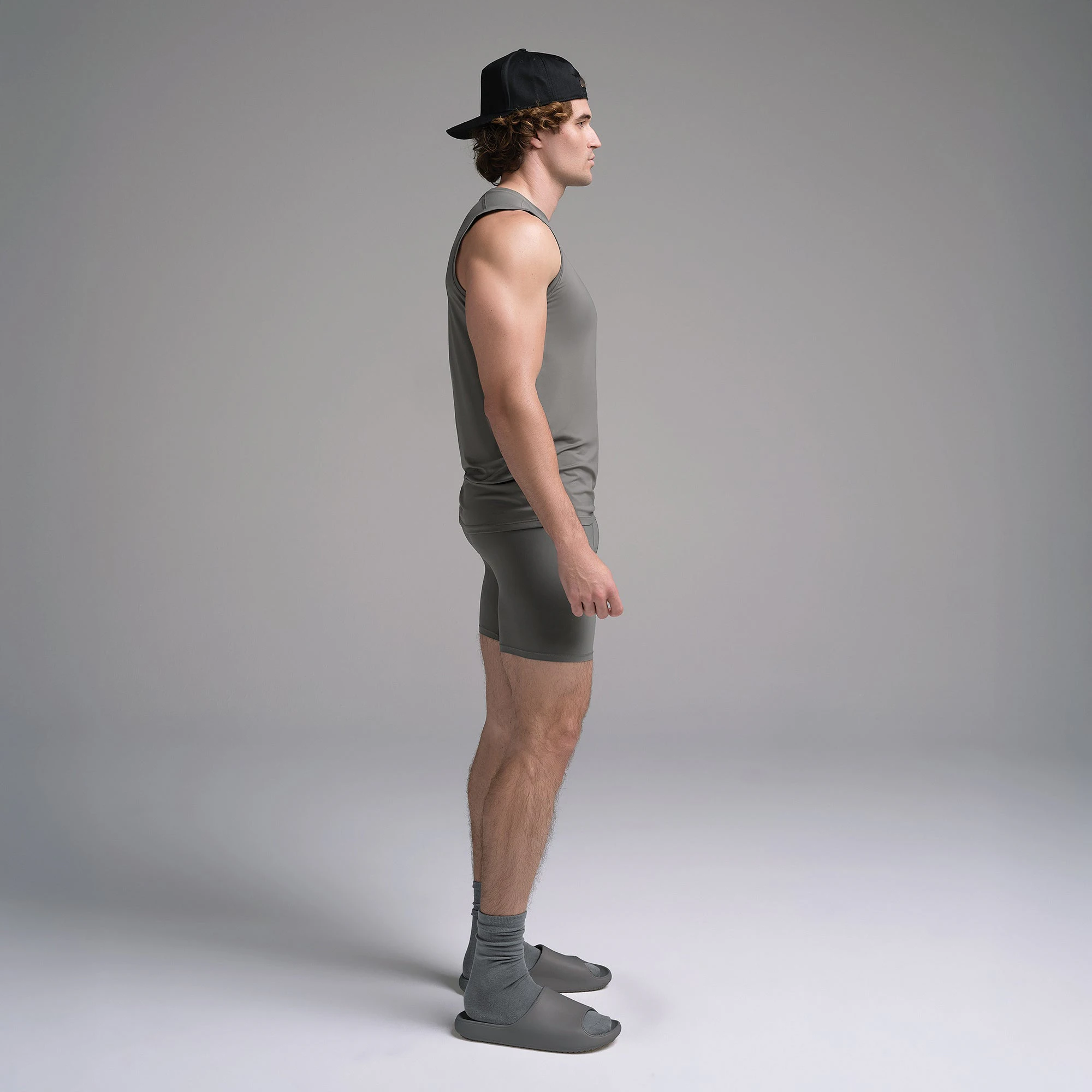 SKIMS SPORT MENS MUSCLE TANK | GUNMETAL ON A MODEL SIDE VIEW | FOCUS: 0.0, 1.0, 0.9