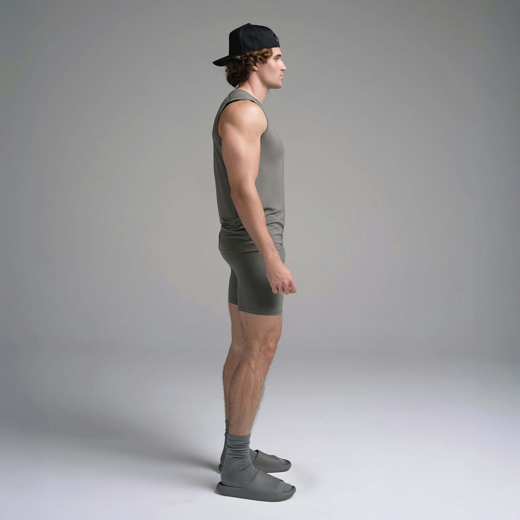 SKIMS SPORT MENS MUSCLE TANK | GUNMETAL ON A MODEL SIDE VIEW | FOCUS: 0.0, 1.0, 0.9
