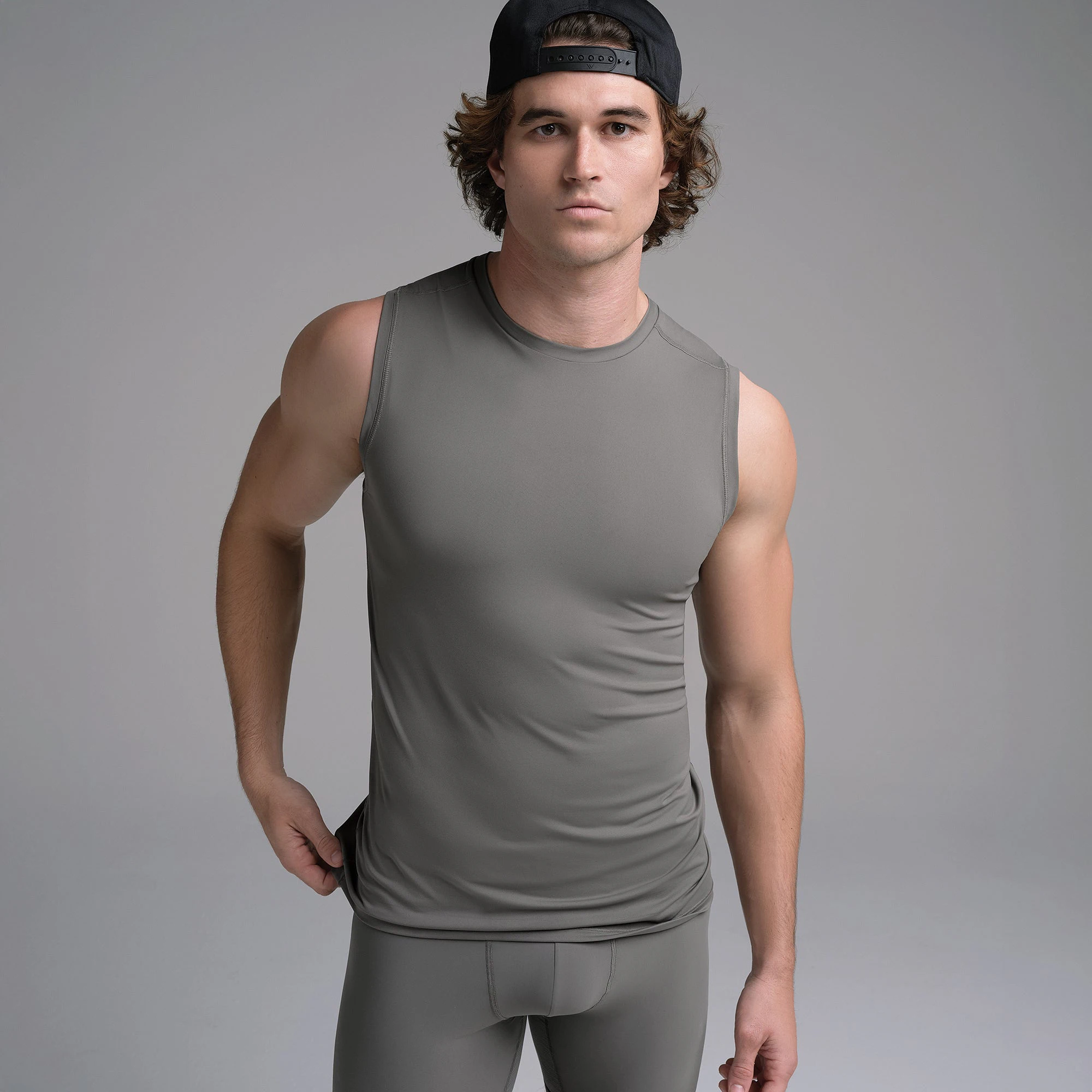 SKIMS SPORT MENS MUSCLE TANK | GUNMETAL ON A MODEL SIDE VIEW | FOCUS: 0.0, 1.0, 0.9