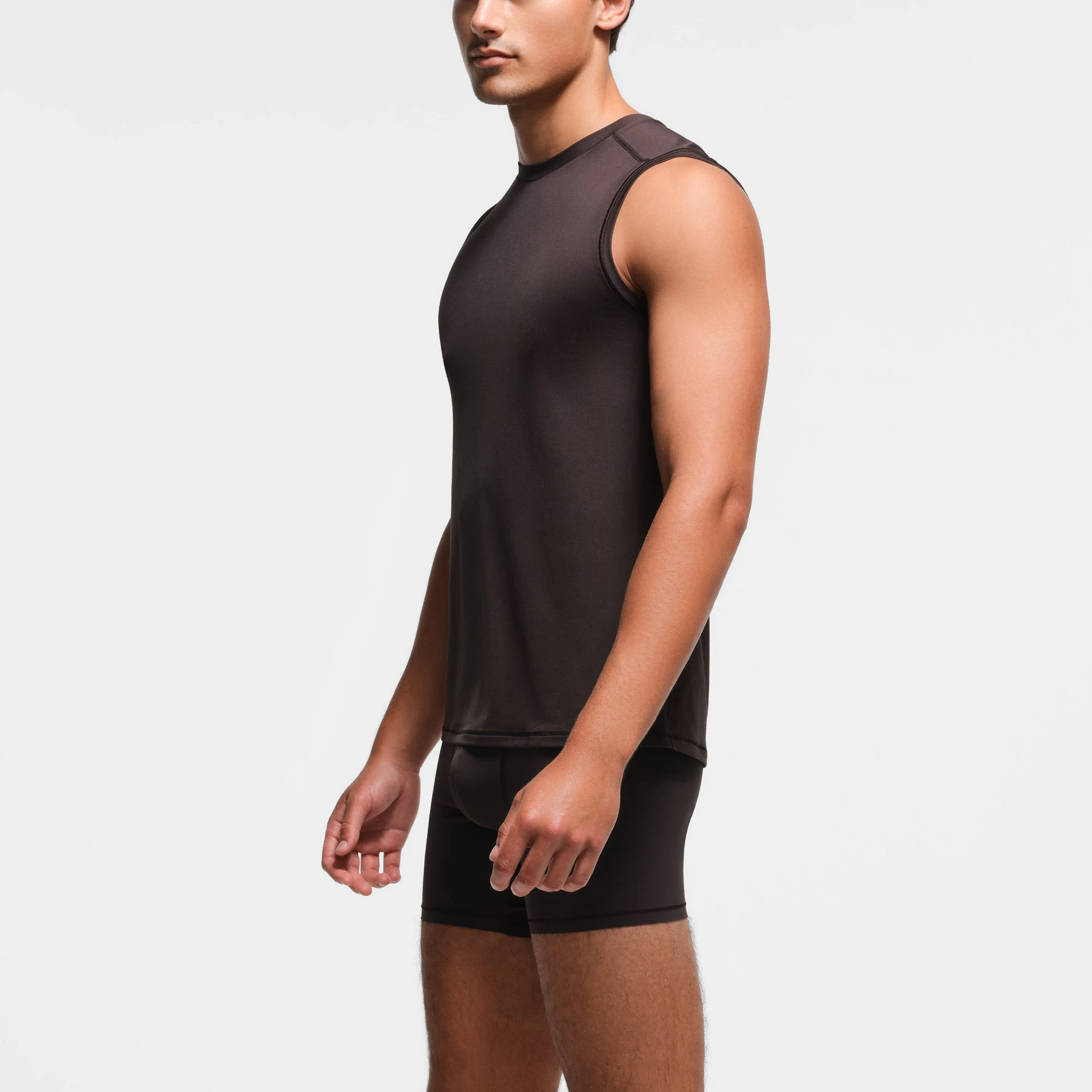 SKIMS SPORT MENS MUSCLE TANK | PHOENIX ON A MODEL SIDE VIEW