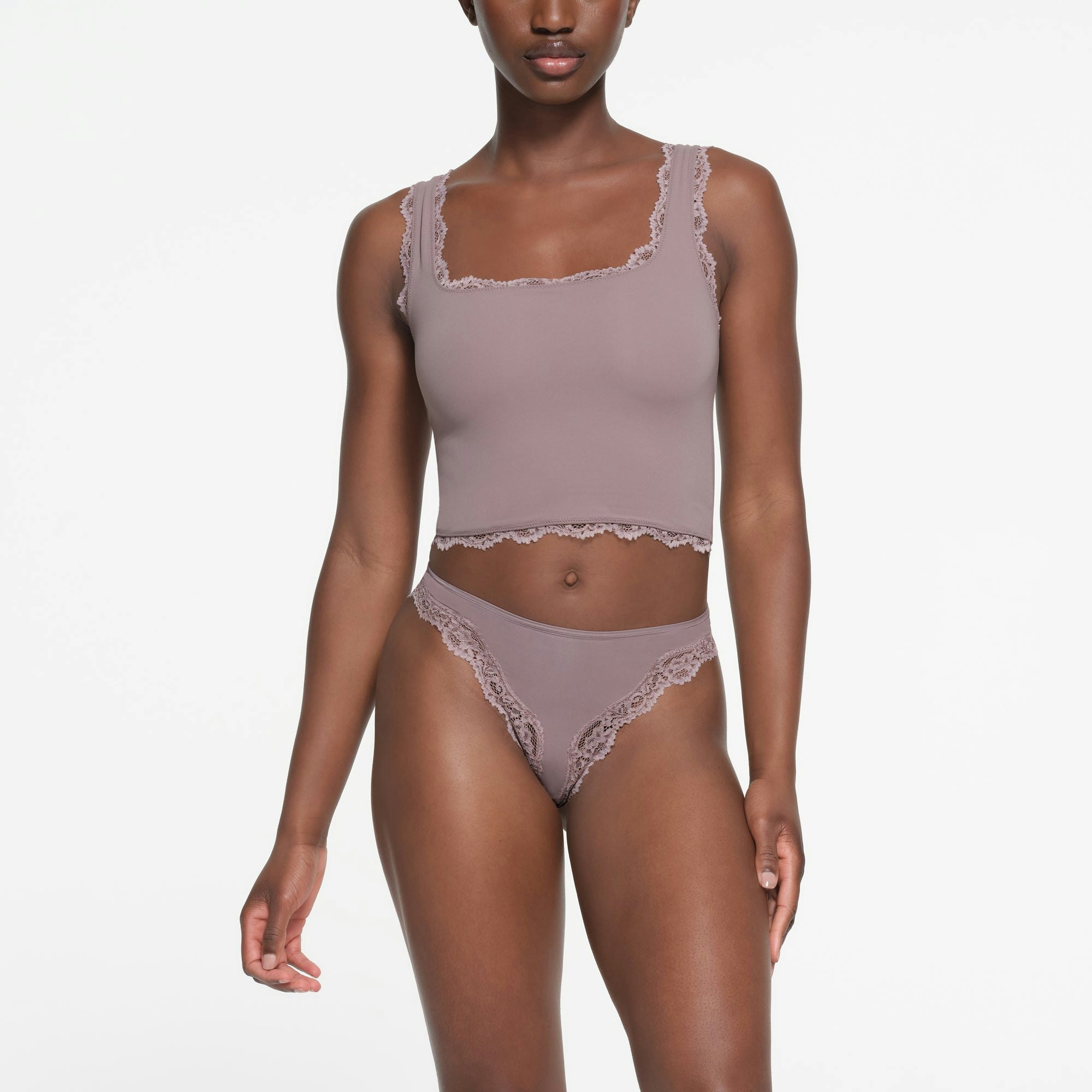 FITS EVERYBODY LACE TANK | ZINC ON A MODEL FRONT VIEW