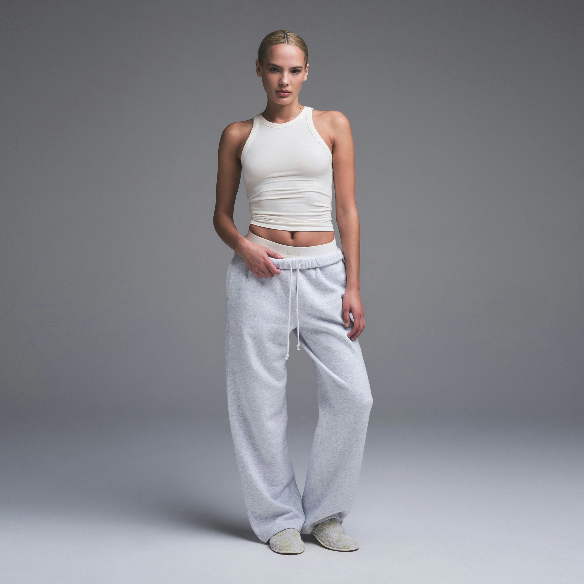 COTTON JERSEY CREW NECK TANK | MARBLE ON A MODEL FRONT VIEW | FOCUS: 0.0, 1.0, 0.9