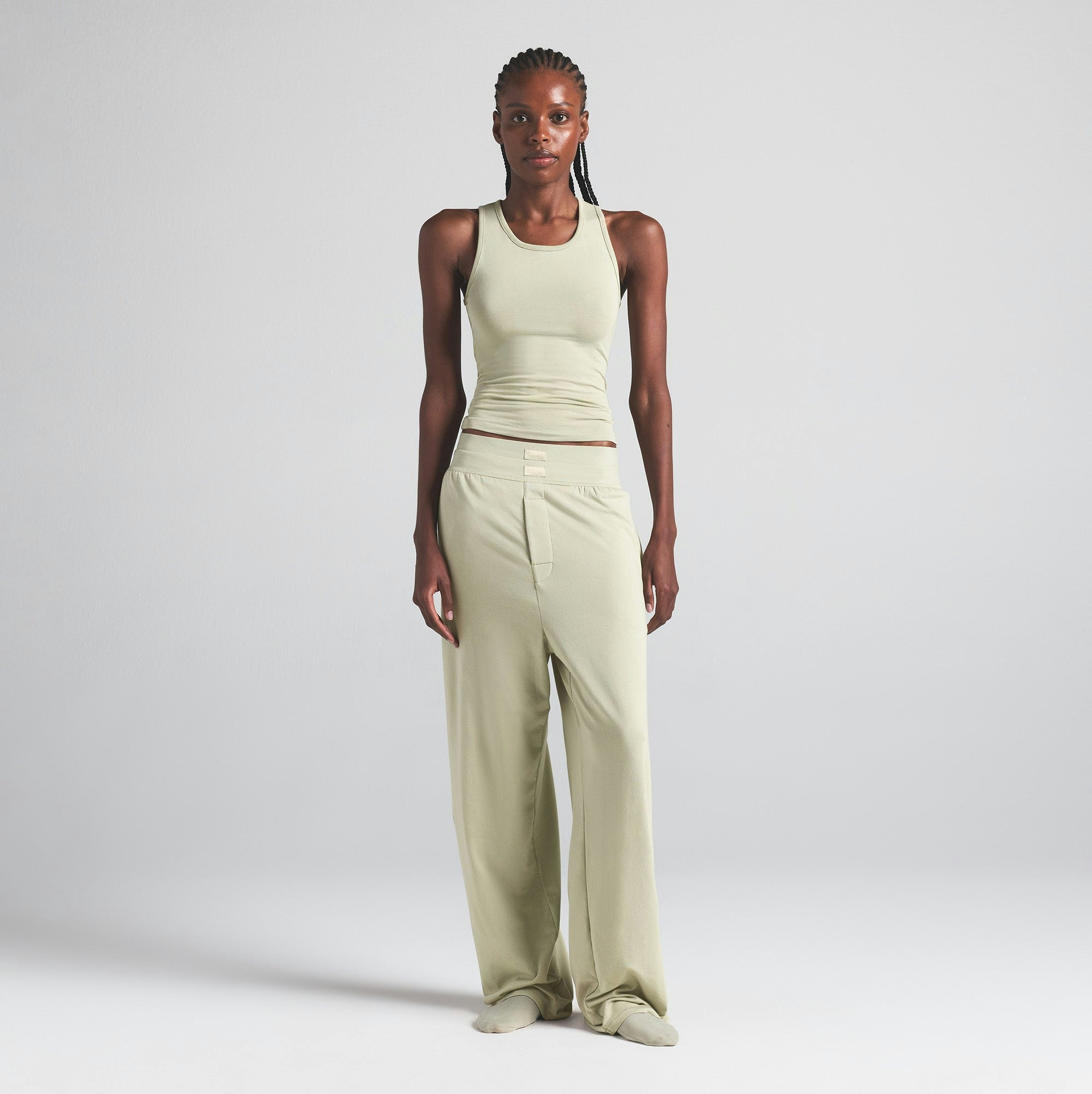 BOYFRIEND LONG TANK | TALC ON A MODEL FRONT VIEW | FOCUS: 0.0, 1.0, 0.9