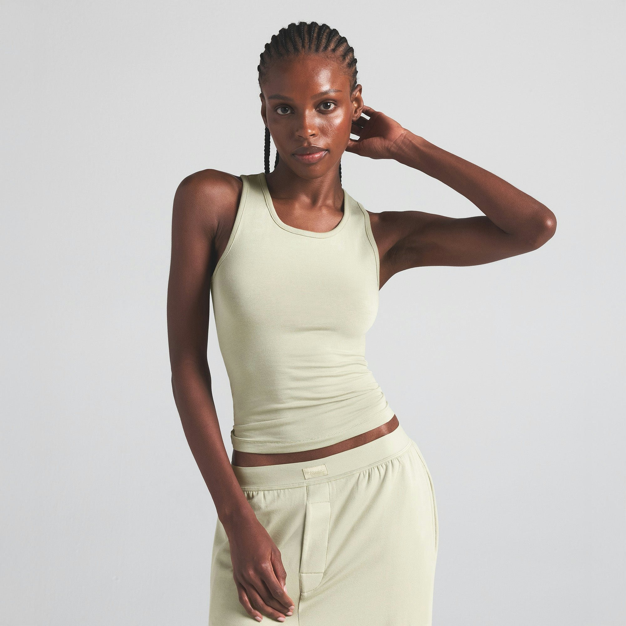 BOYFRIEND LONG TANK | TALC ON A MODEL FRONT VIEW | FOCUS: 0.0, 1.0, 0.9