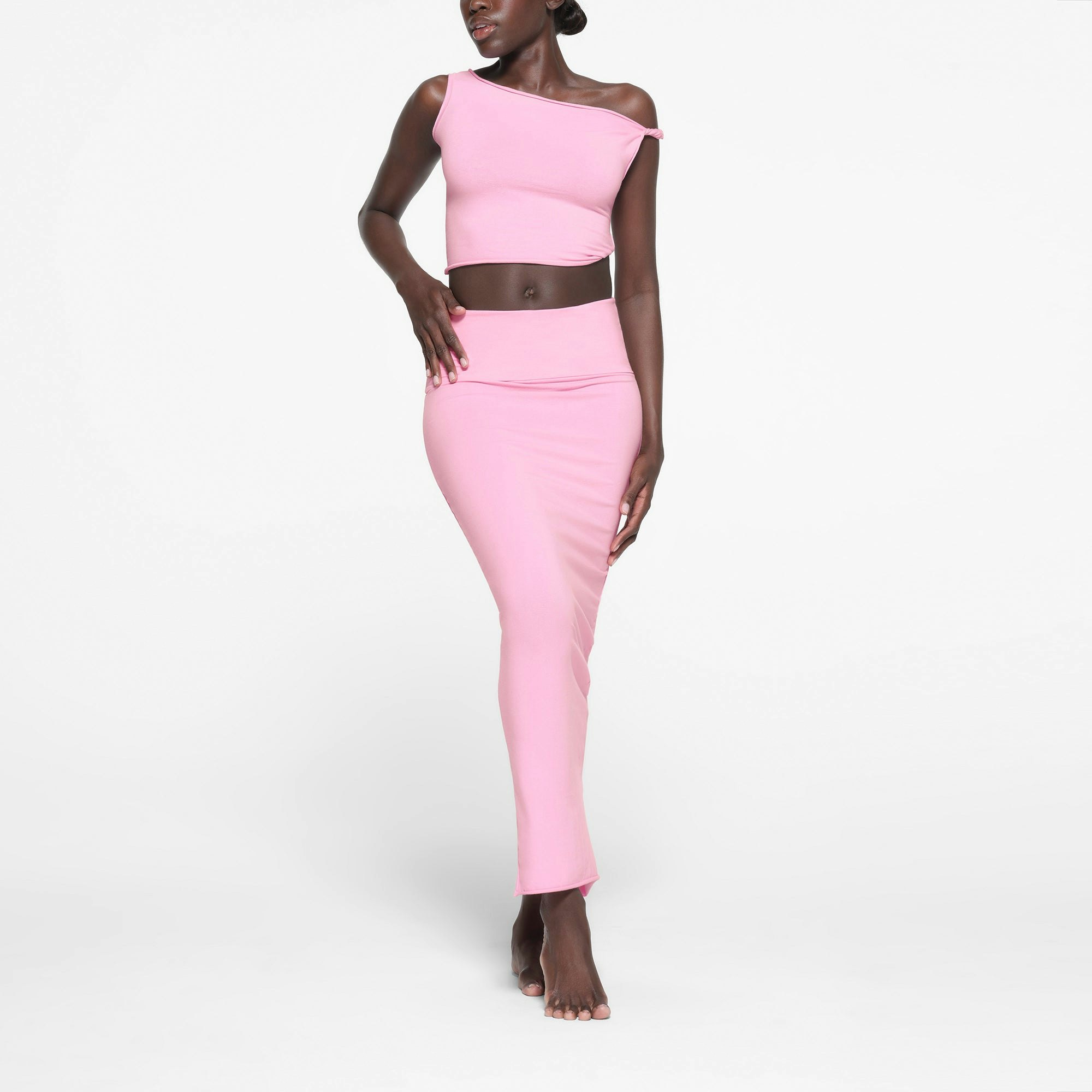 COTTON TWIST CROPPED TIE TOP | COTTON CANDY ON A MODEL FRONT VIEW  | FOCUS: 0, 0.4, 0.3