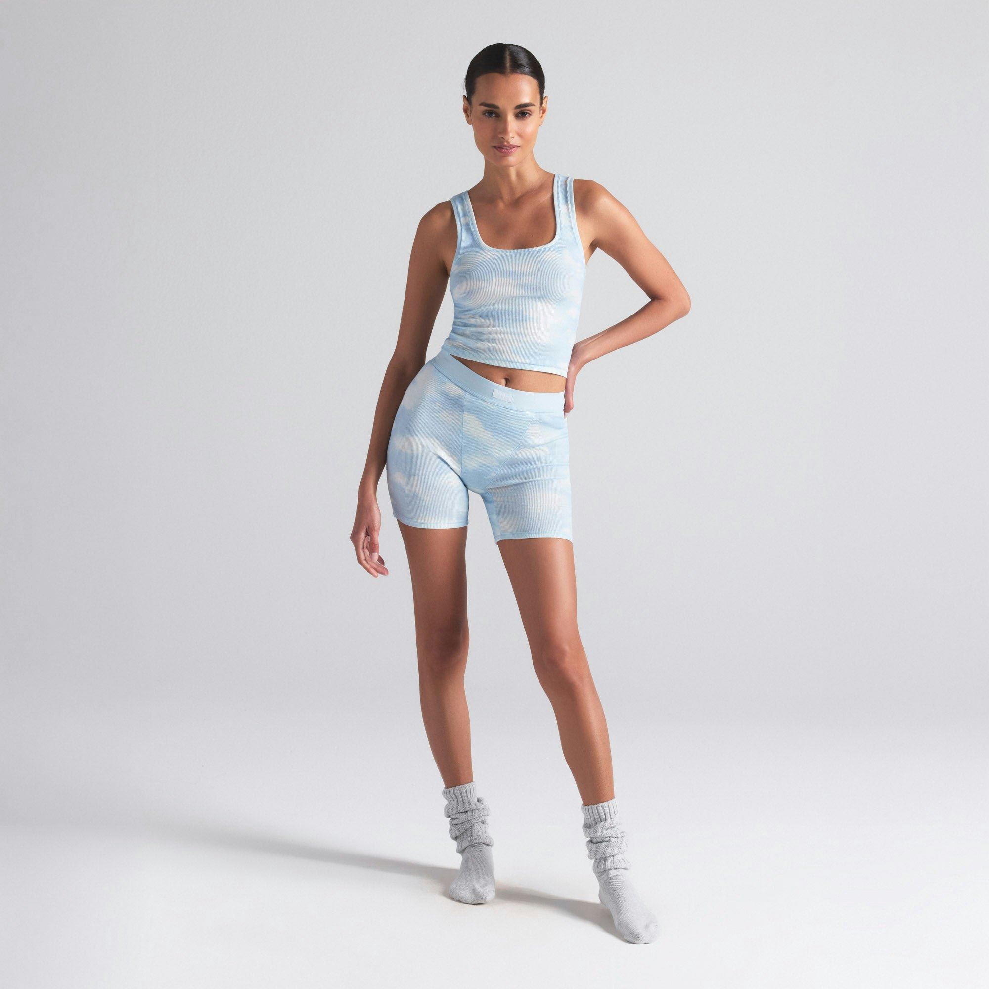 COTTON RIB TANK 3-PACK | BLUE QUARTZ CLOUD MULTI ON A MODEL FRONT  ON A MODEL FRONT VIEW | FOCUS: 0.0, 1.0, 0.9