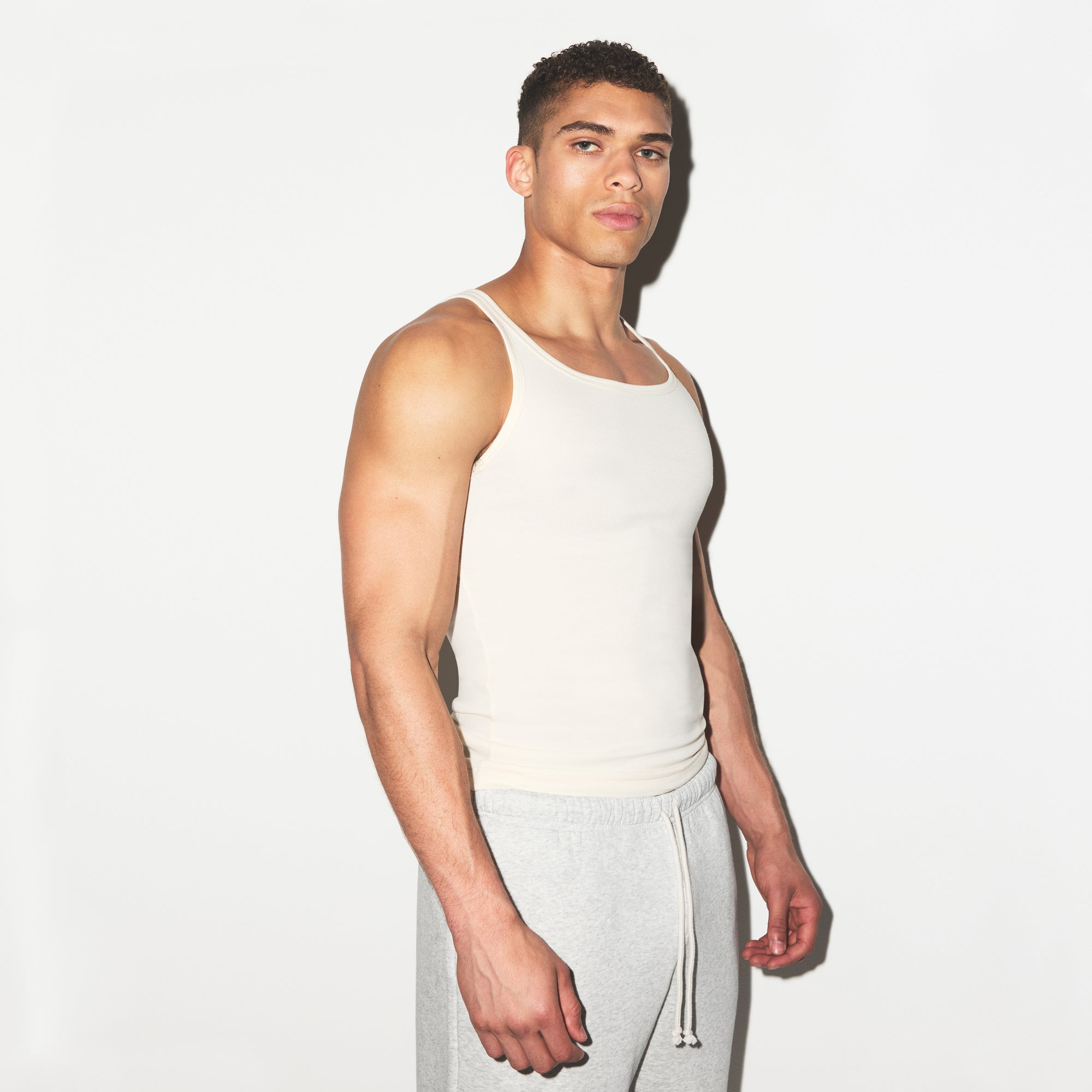 SKIMS★3枚セット コットンリブ タンクトップ SKIMS: ホワイト SKIMS Cotton リブタンクトップ 3枚セット