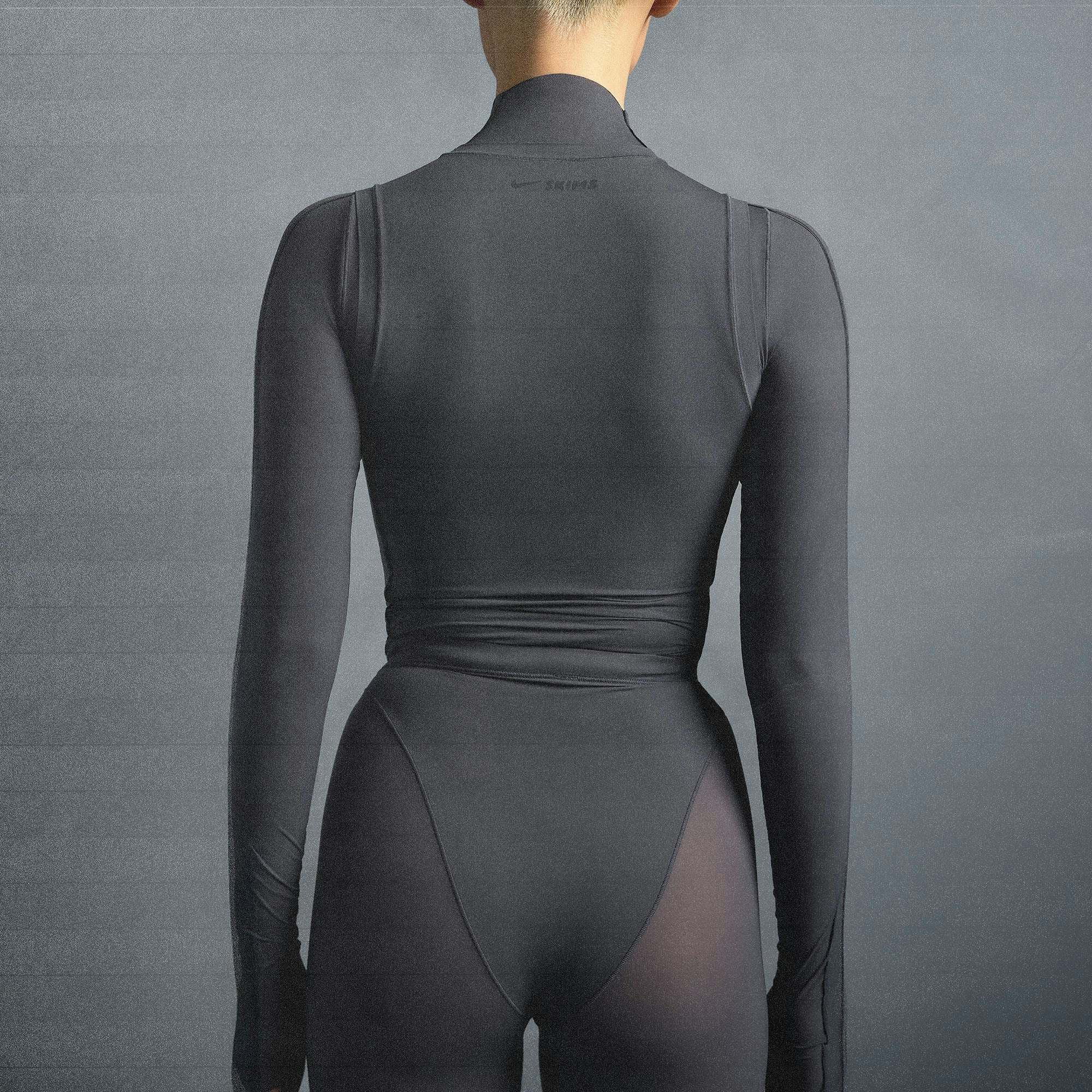 NikeSKIMS WEIGHTLESS LAYERS SLEEVELESS TOP | LEAD ON A MODEL SIDE VIEW @ | FOCUS: 0.0, 1.0, 0.9