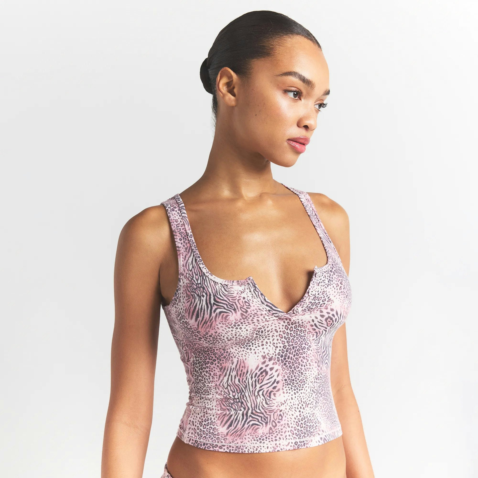 SKIMS SLEEP HENLEY TANK | BLOOM MINI MULTI ANIMAL ON A MODEL FRONT VIEW @ | FOCUS: 0.0, 1.0, 0.9