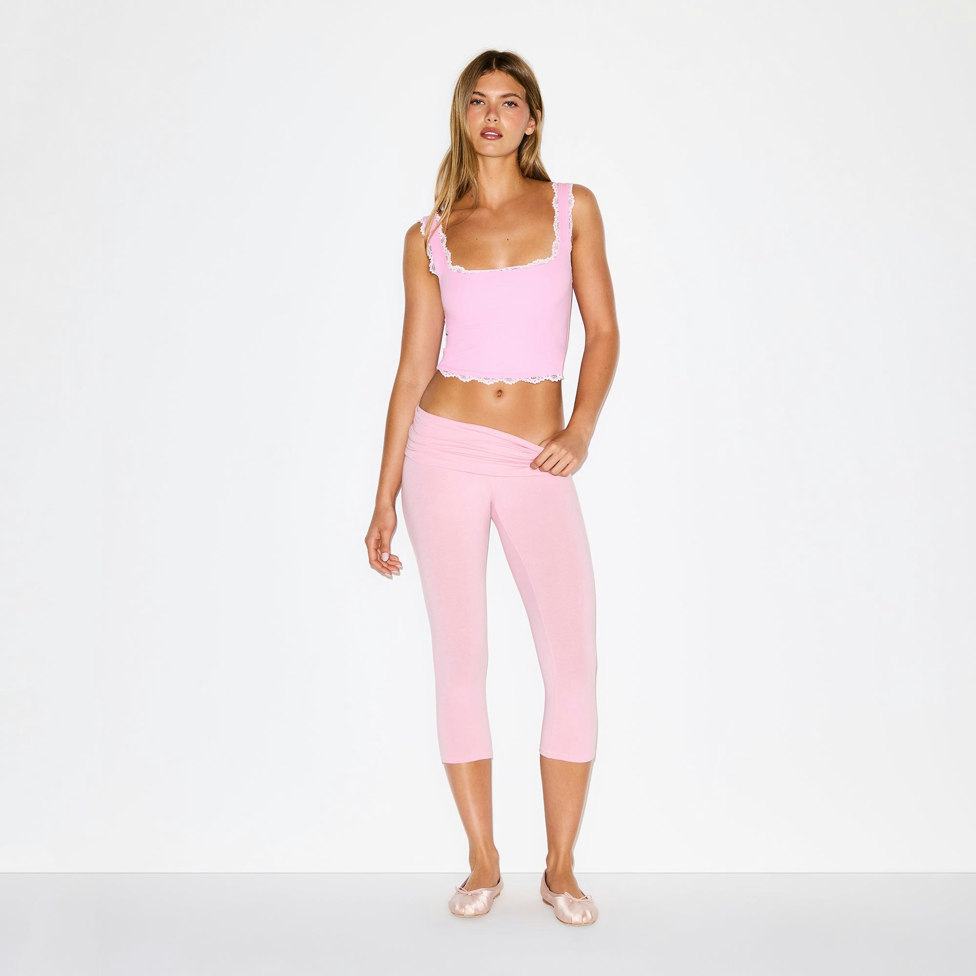 FITS EVERYBODY LACE TANK | BUBBLEGUM TONAL ON A MODEL FRONT VIEW @ | FOCUS: 0.0, 1.0, 0.9