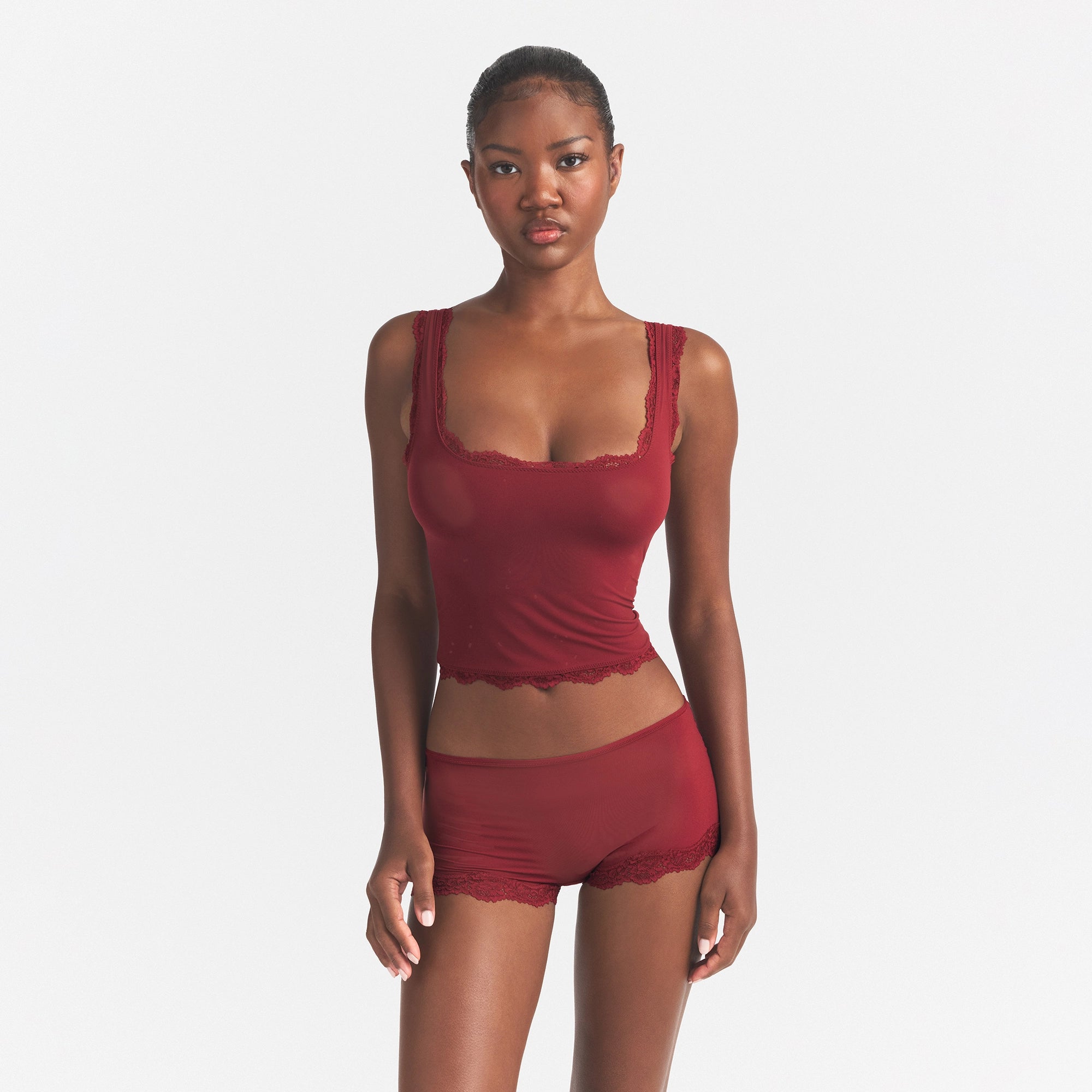 FITS EVERYBODY LACE TANK | MERLOT ON A MODEL SIDE VIEW