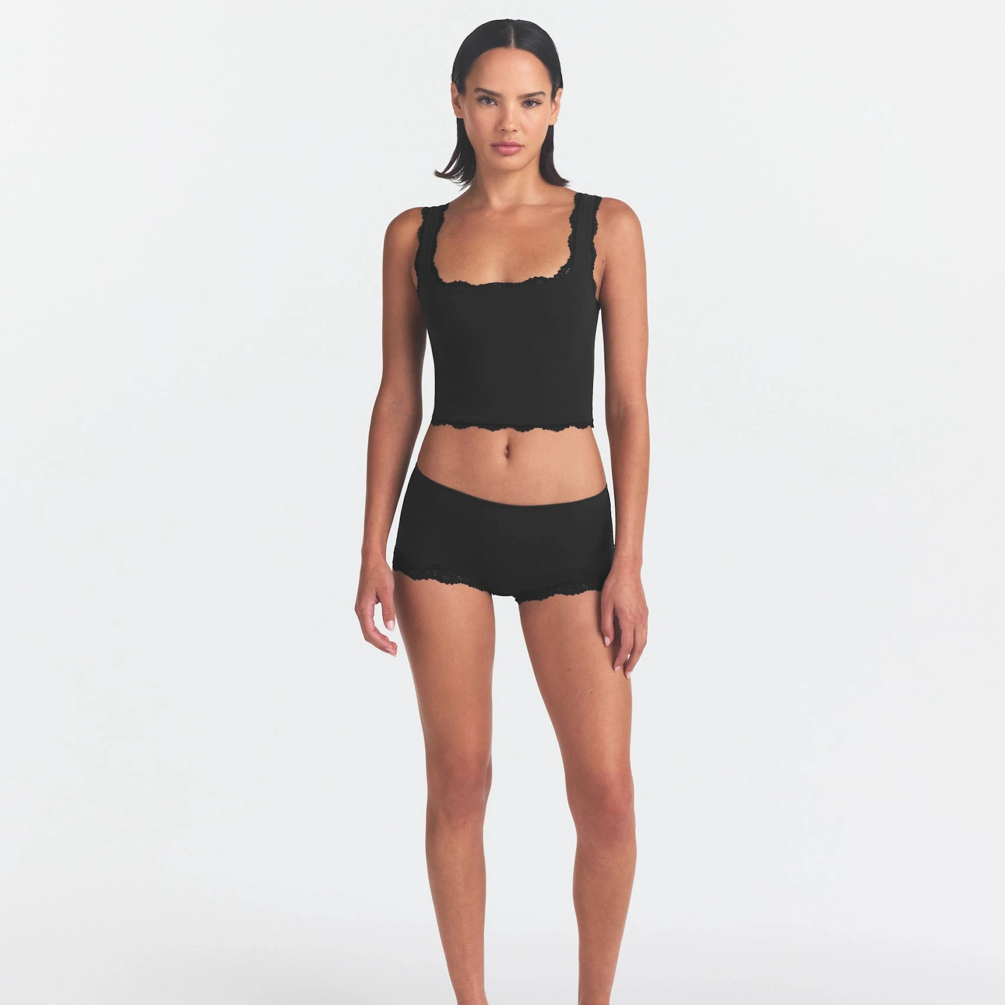 FITS EVERYBODY LACE TANK | ONYX ON A MODEL FRONT VIEW