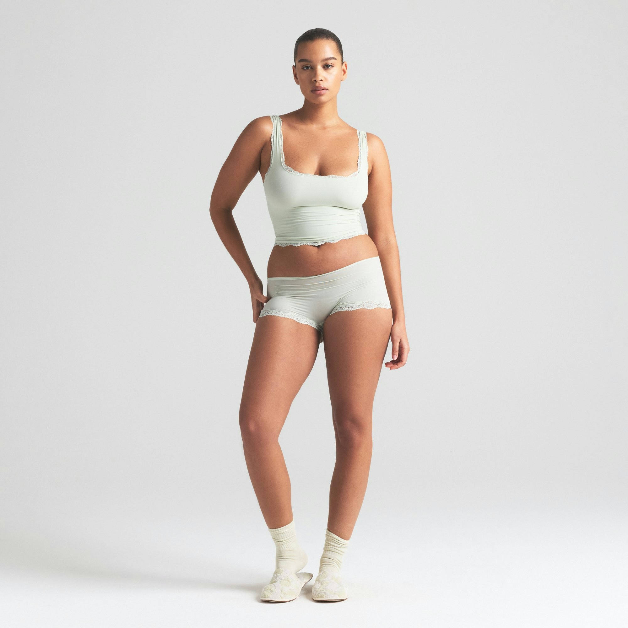 FITS EVERYBODY LACE TANK | SPEARMINT ON A MODEL FRONT VIEW | FOCUS: 0.0, 1.0, 0.9