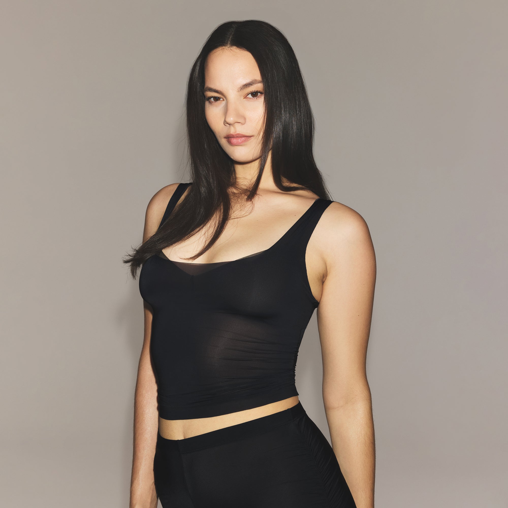 ファッションシーンで話題のこれから流行るブランド12選 SHEER MILKY TANK OBSIDIAN | トップス