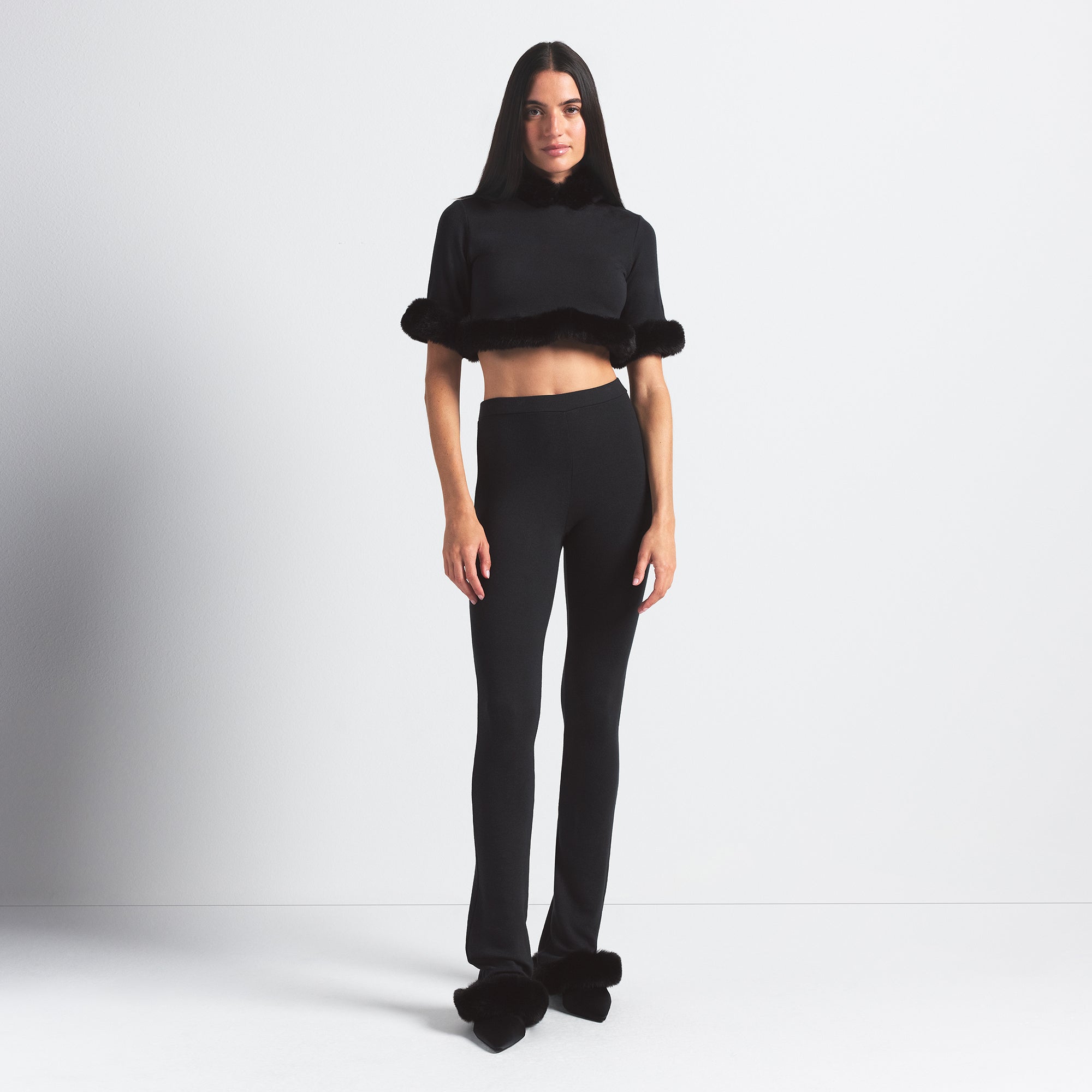 SKIMS CLOUD SHRUNKEN HOODIE | ONYX ON A MODEL FRONT VIEW @ | FOCUS: 0.0, 1.0, 0.9