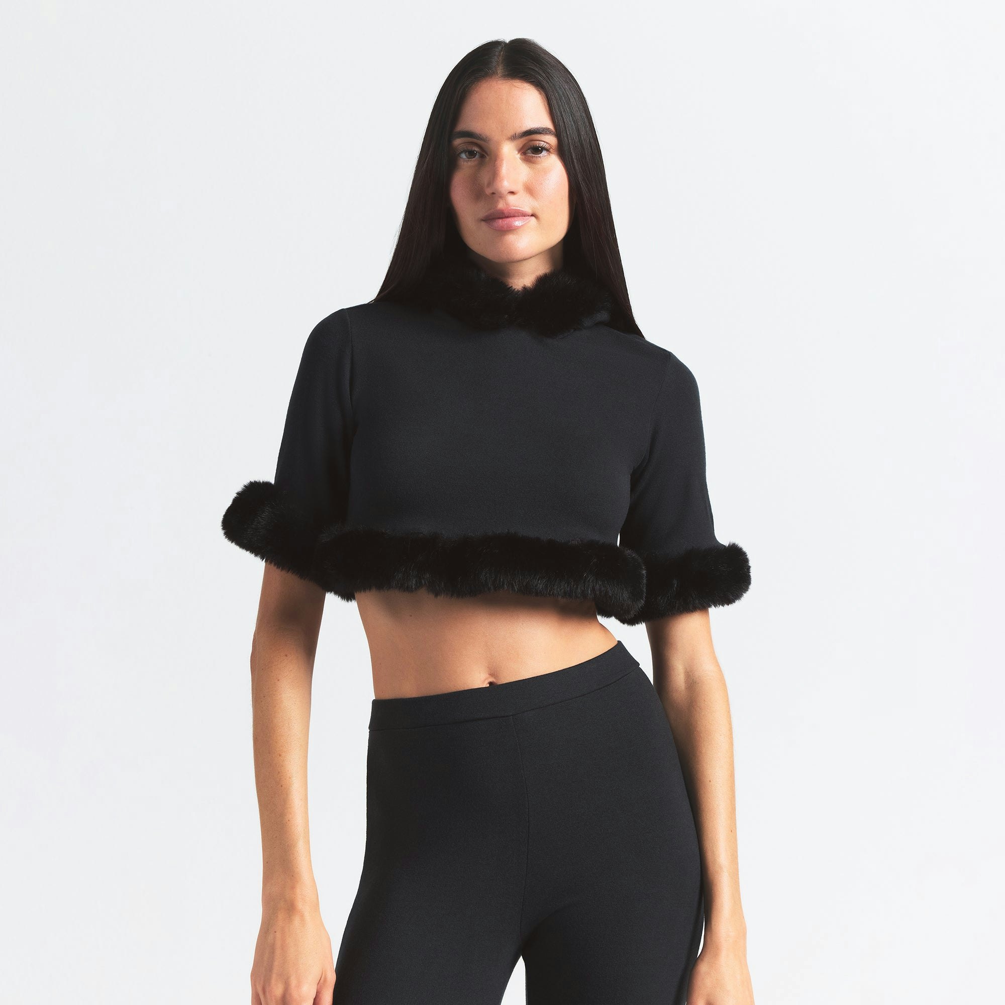 SKIMS CLOUD SHRUNKEN HOODIE | ONYX ON A MODEL FRONT VIEW @ | FOCUS: 0.0, 1.0, 0.9