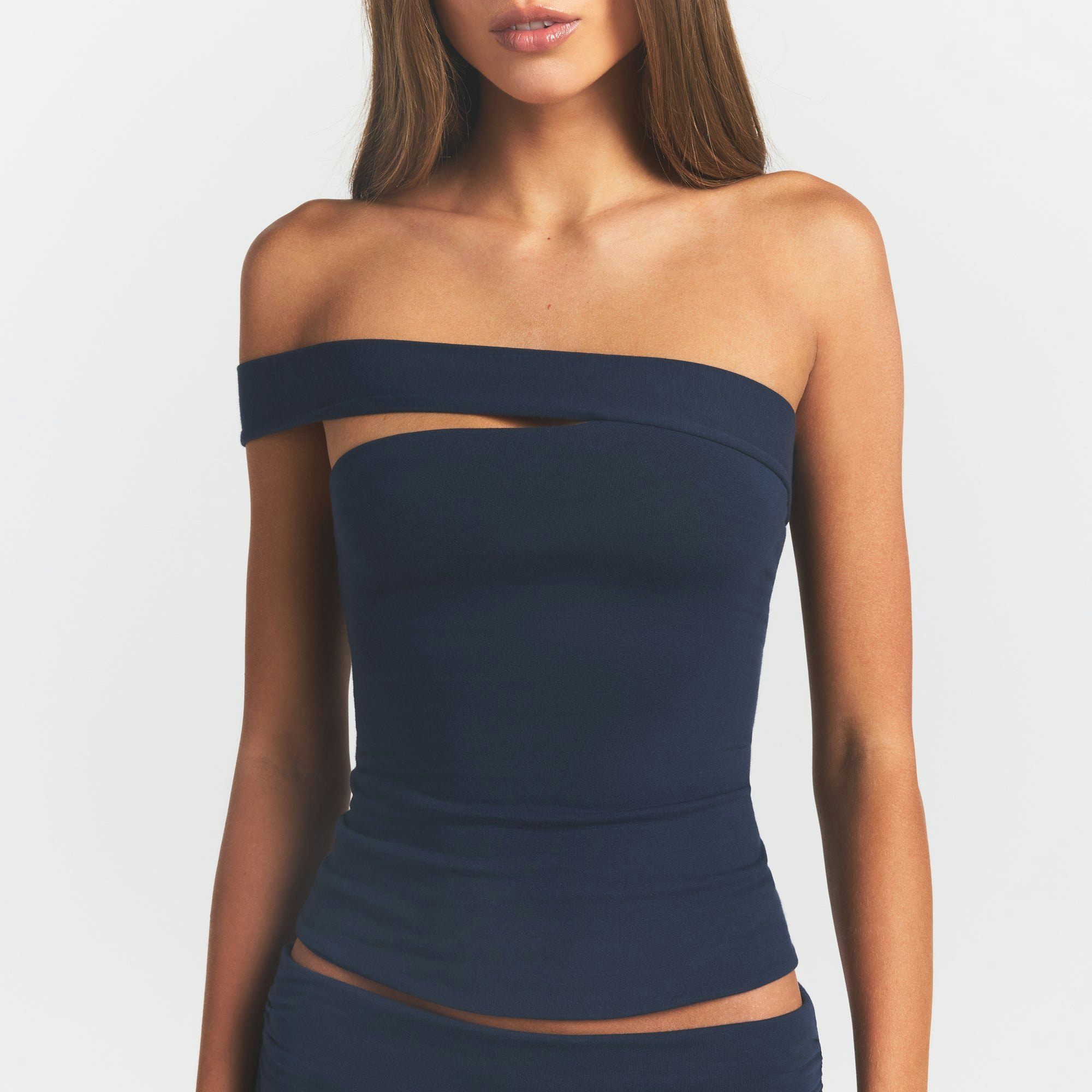 COTTON JERSEY ASYMMETRICAL TUBE TOP | NAVY ON A MODEL SIDE VIEW