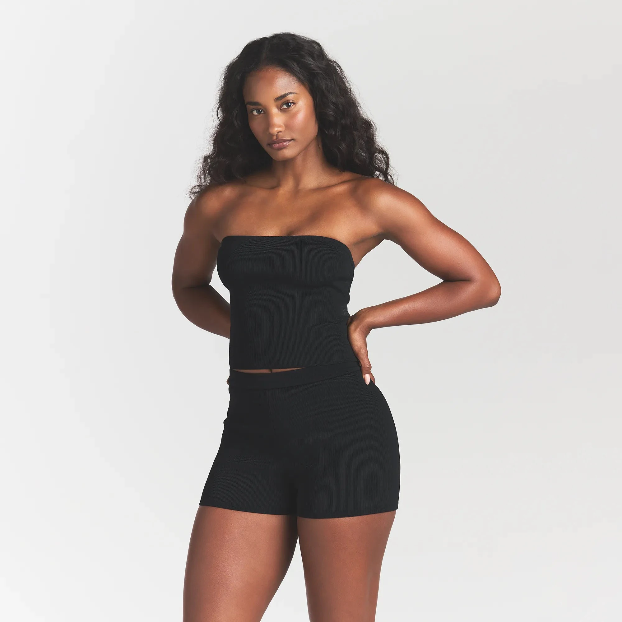 REFINED KNIT TUBE TOP | OBSIDIAN ON A MODEL FRONT VIEW @ | FOCUS: 0.0, 1.0, 0.9