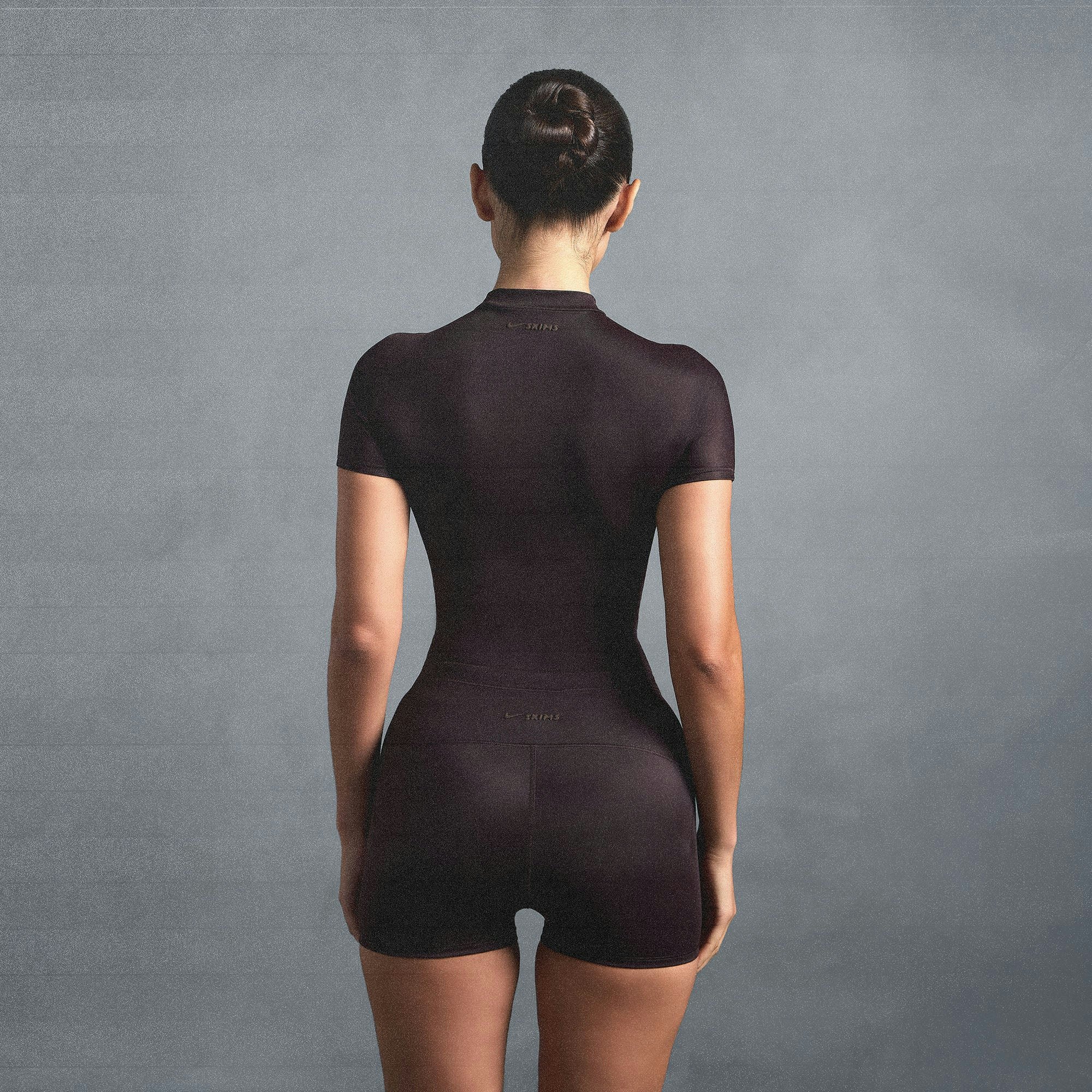 NikeSKIMS SHINE SHORT SLEEVE MOCK NECK TOP | PHOENIX ON A MODEL SIDE VIEW @ | FOCUS: 0.0, 1.0, 0.9