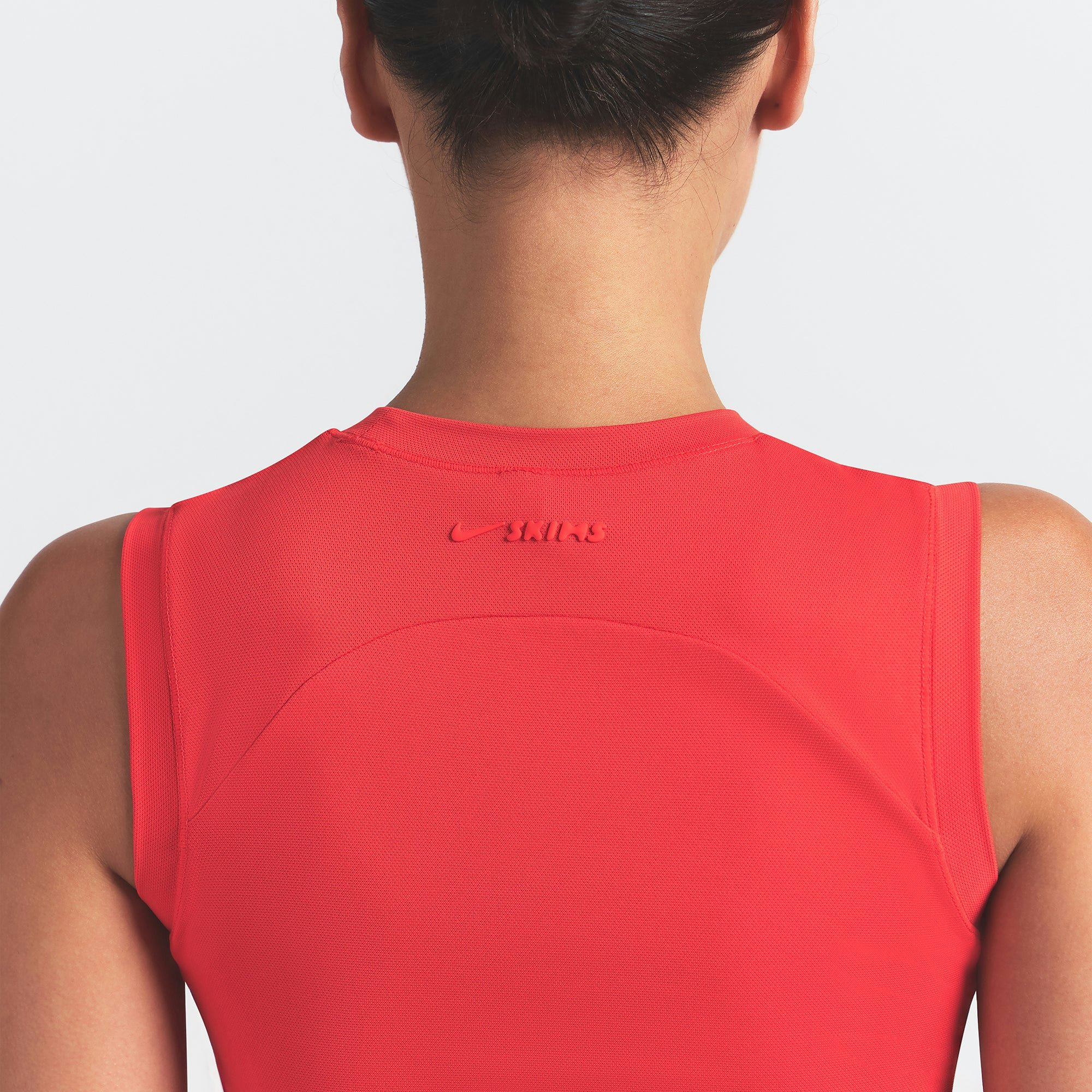 NikeSKIMS AIRY MUSCLE TEE | RUBY ON A MODEL SIDE VIEW @ | FOCUS: 0.0, 1.0, 0.9