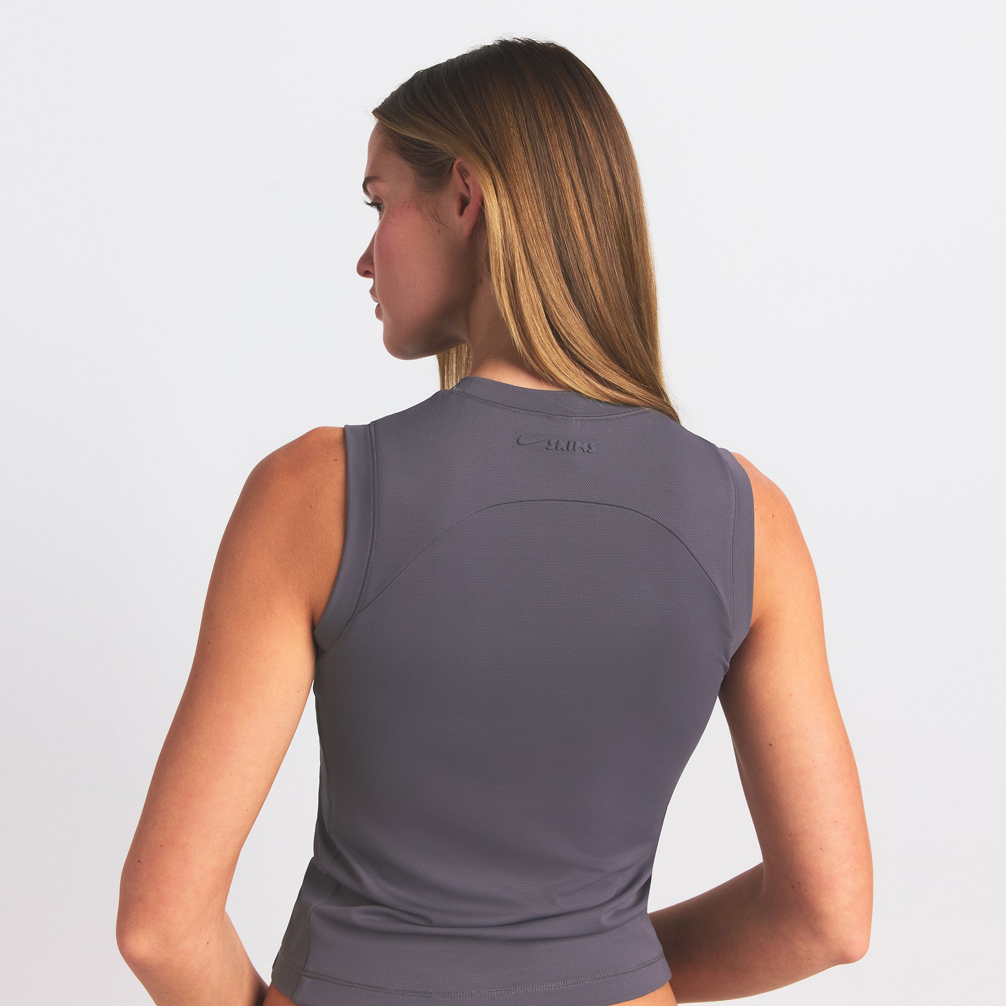 NikeSKIMS AIRY MUSCLE TEE | RAVEN | SKIMS
