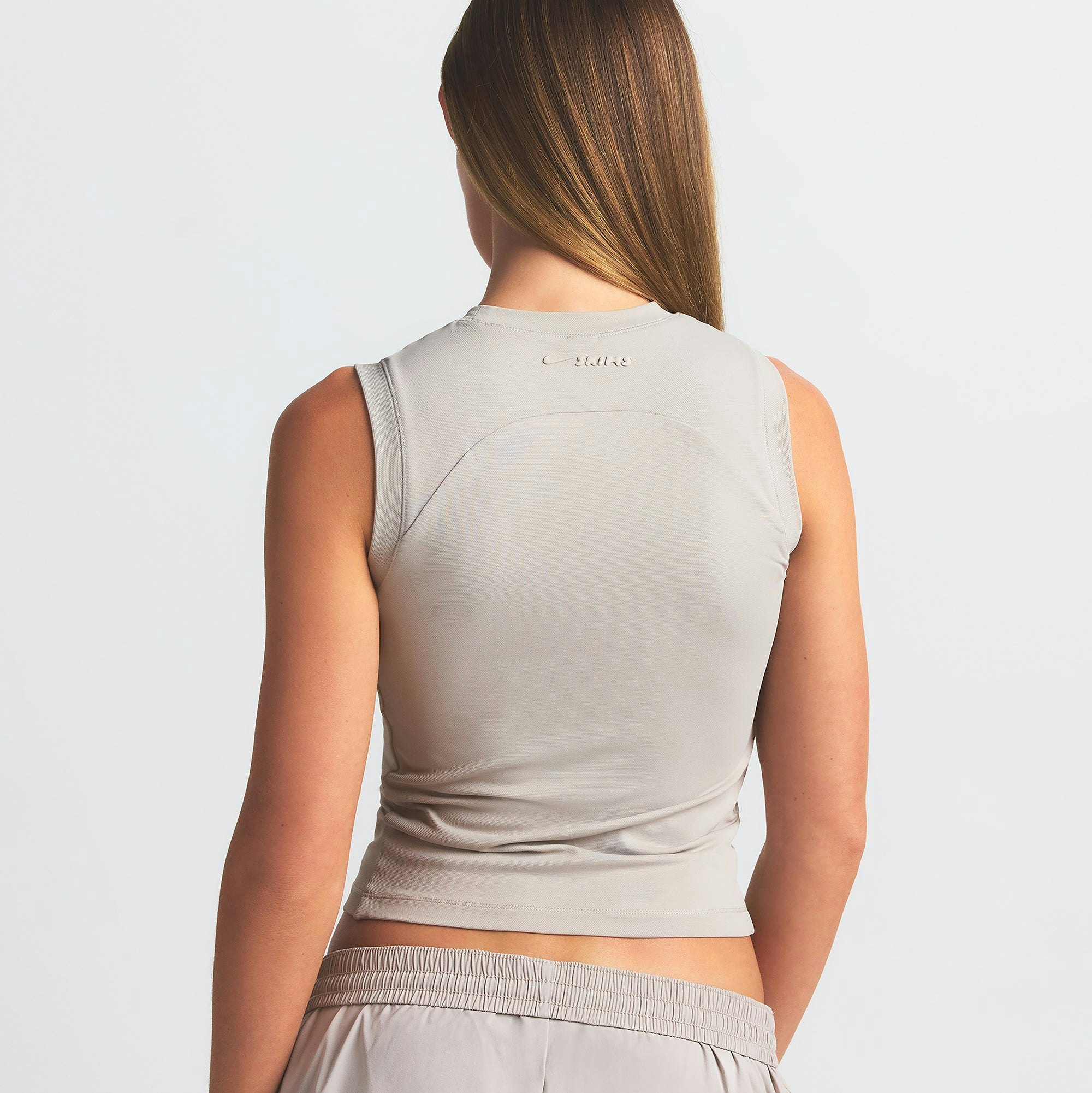 NikeSKIMS AIRY MUSCLE TEE | STONE ON A MODEL SIDE VIEW @ | FOCUS: 0.0, 1.0, 0.9