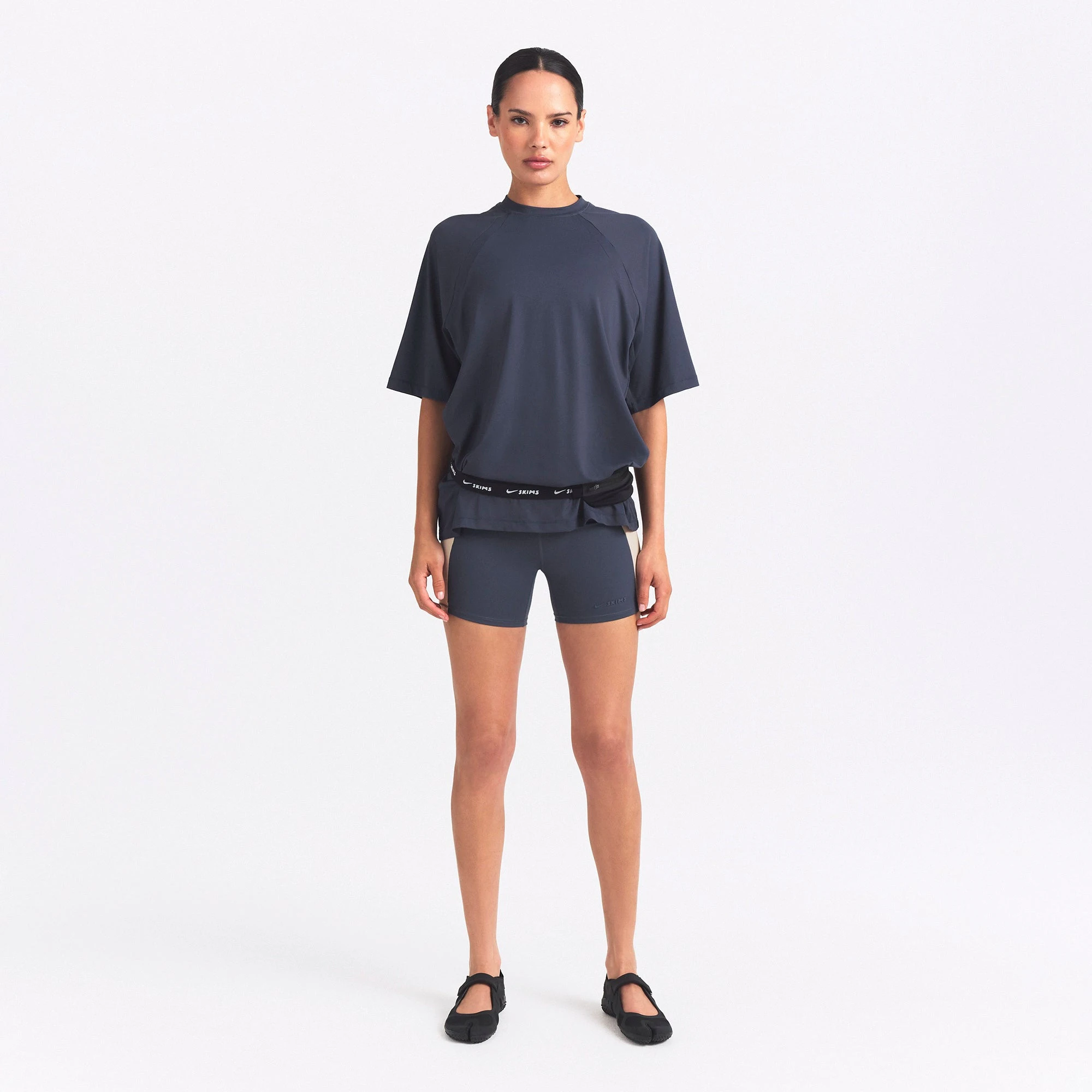 NikeSKIMS AIRY OVERSIZED TEE | DEEP ROYAL ON A MODEL FRONT VIEW @ | FOCUS: 0.0, 1.0, 0.9