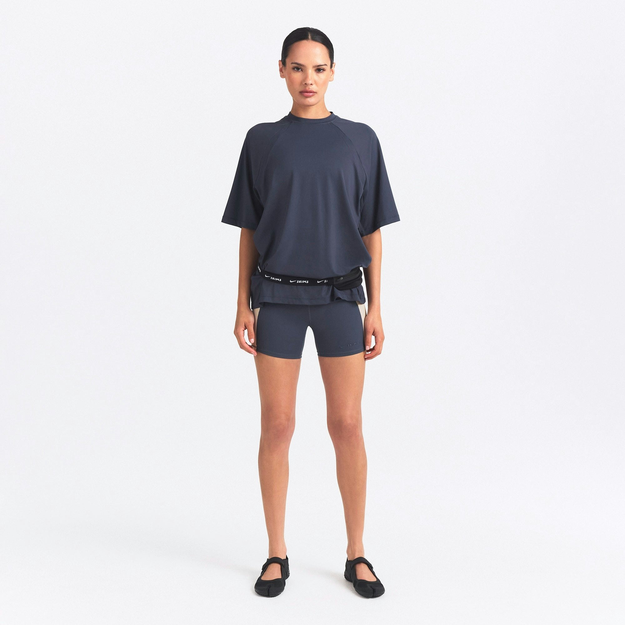 NikeSKIMS AIRY OVERSIZED TEE | DEEP ROYAL ON A MODEL FRONT VIEW @ | FOCUS: 0.0, 1.0, 0.9