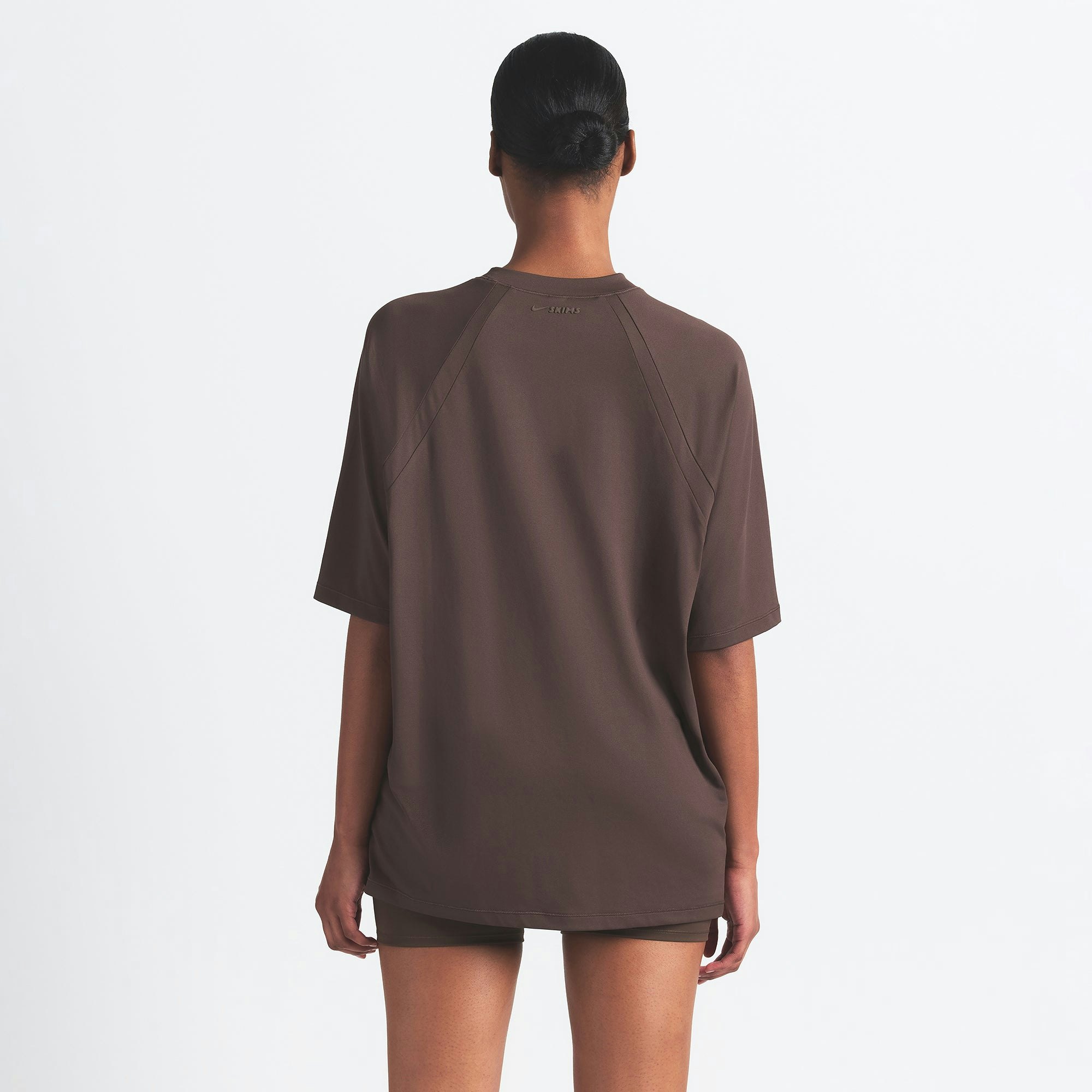 NikeSKIMS AIRY OVERSIZED TEE | DARK SEPIA ON A MODEL SIDE VIEW @ | FOCUS: 0.0, 1.0, 0.9