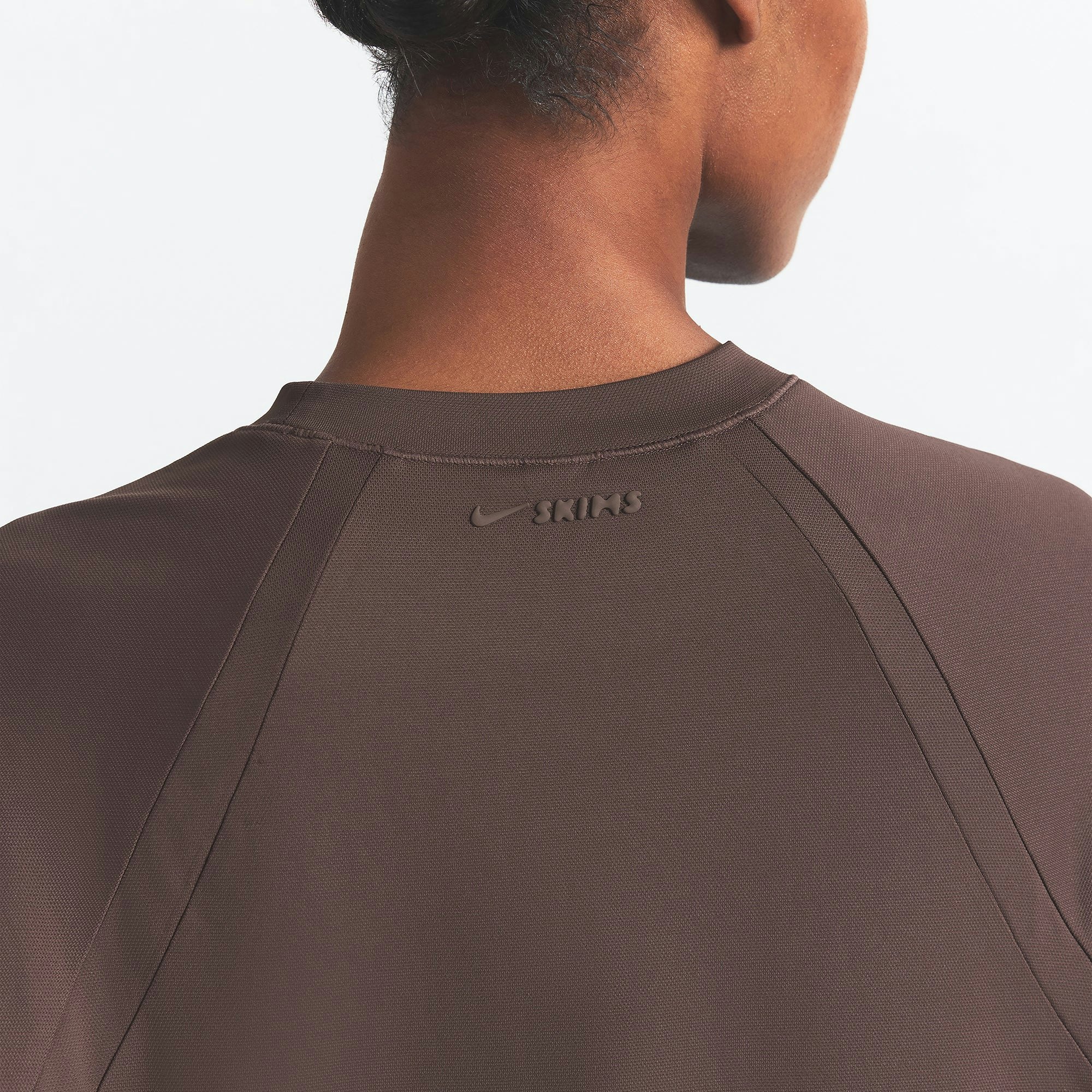 NikeSKIMS AIRY OVERSIZED TEE | DARK SEPIA ON A MODEL SIDE VIEW @ | FOCUS: 0.0, 1.0, 0.9