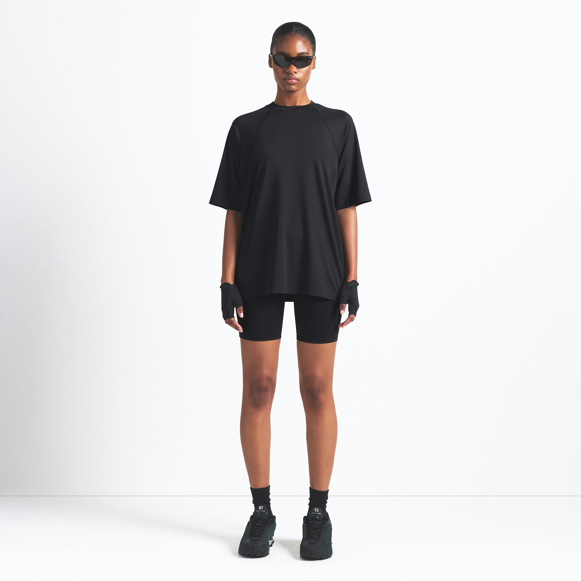 NikeSKIMS AIRY OVERSIZED TEE | OBSIDIAN ON A MODEL FRONT VIEW @ | FOCUS: 0.0, 1.0, 0.9