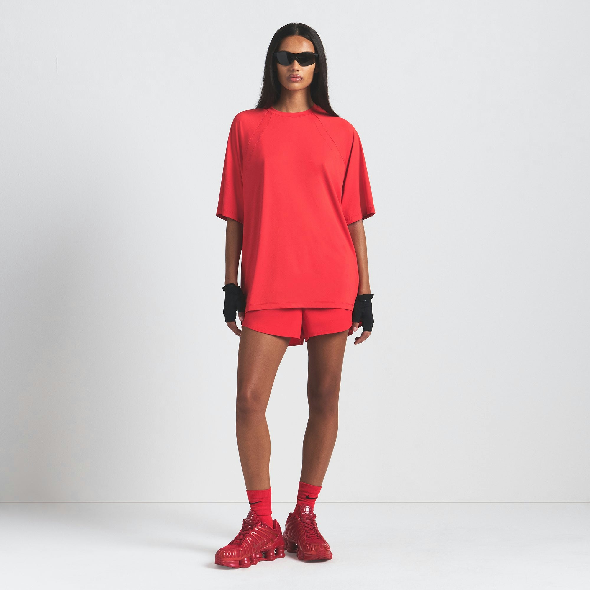 NikeSKIMS AIRY OVERSIZED TEE | RUBY ON A MODEL FRONT VIEW @ | FOCUS: 0.0, 1.0, 0.9