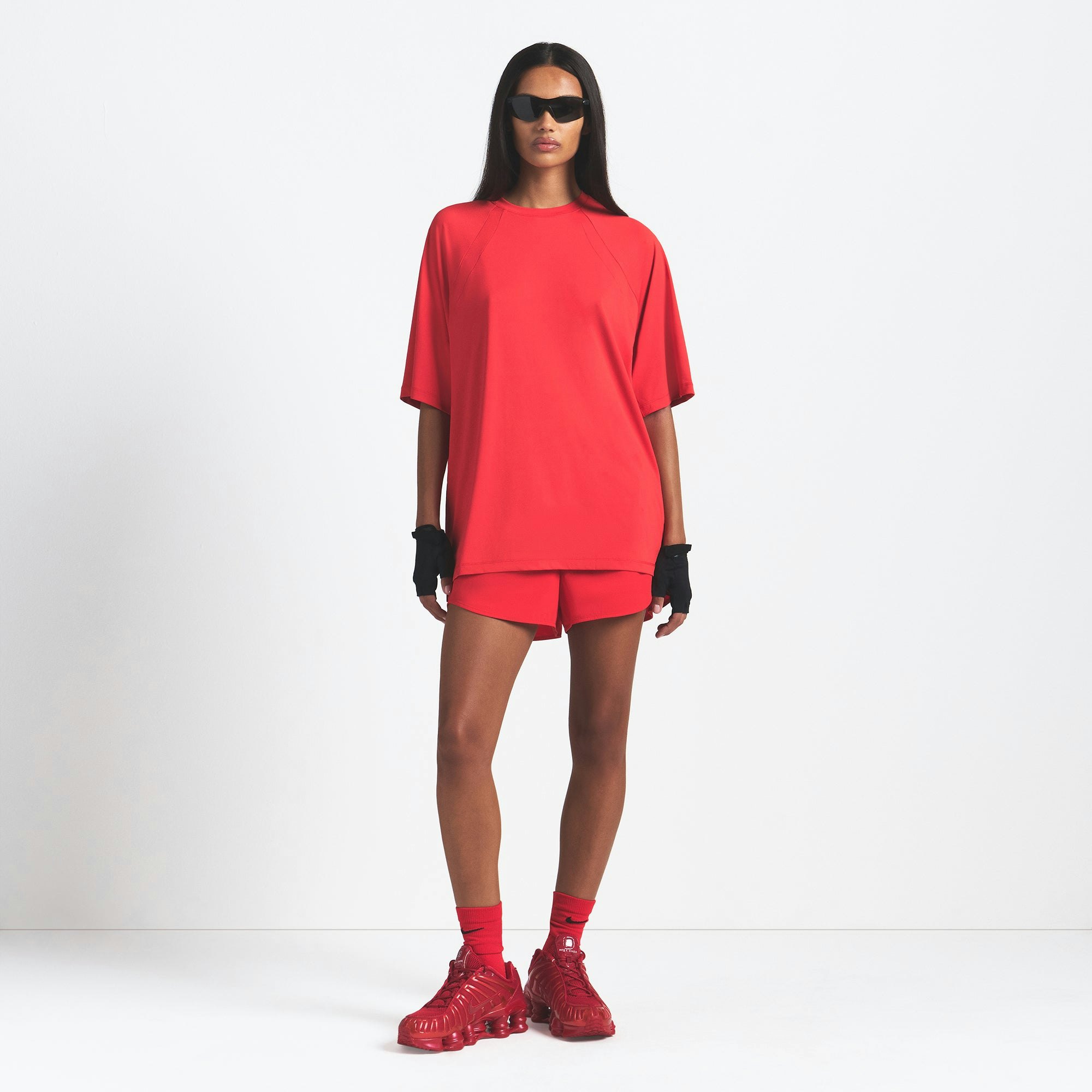 NikeSKIMS AIRY OVERSIZED TEE | RUBY ON A MODEL FRONT VIEW @ | FOCUS: 0.0, 1.0, 0.9