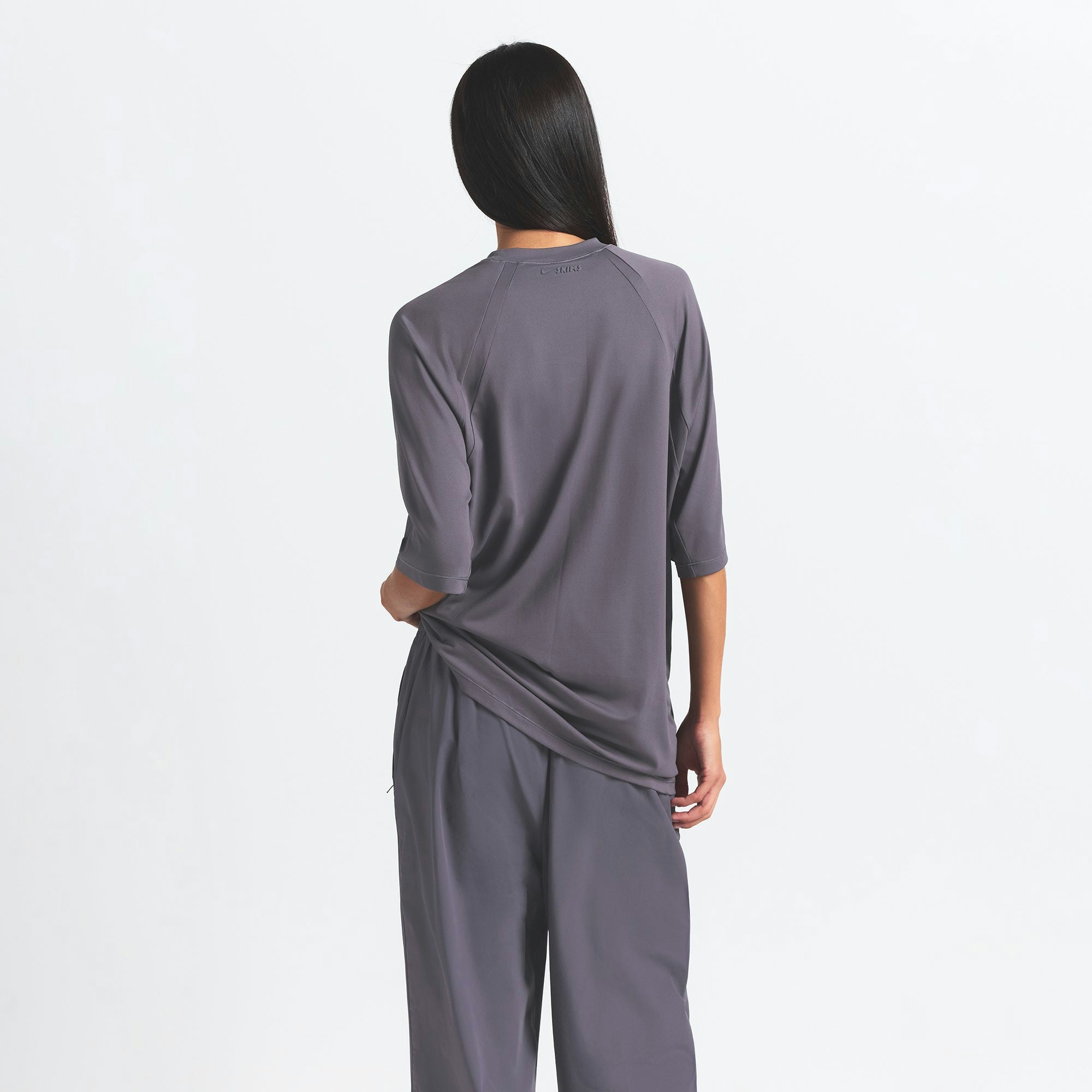 NikeSKIMS AIRY OVERSIZED TEE | RAVEN ON A MODEL SIDE VIEW @ | FOCUS: 0.0, 1.0, 0.9