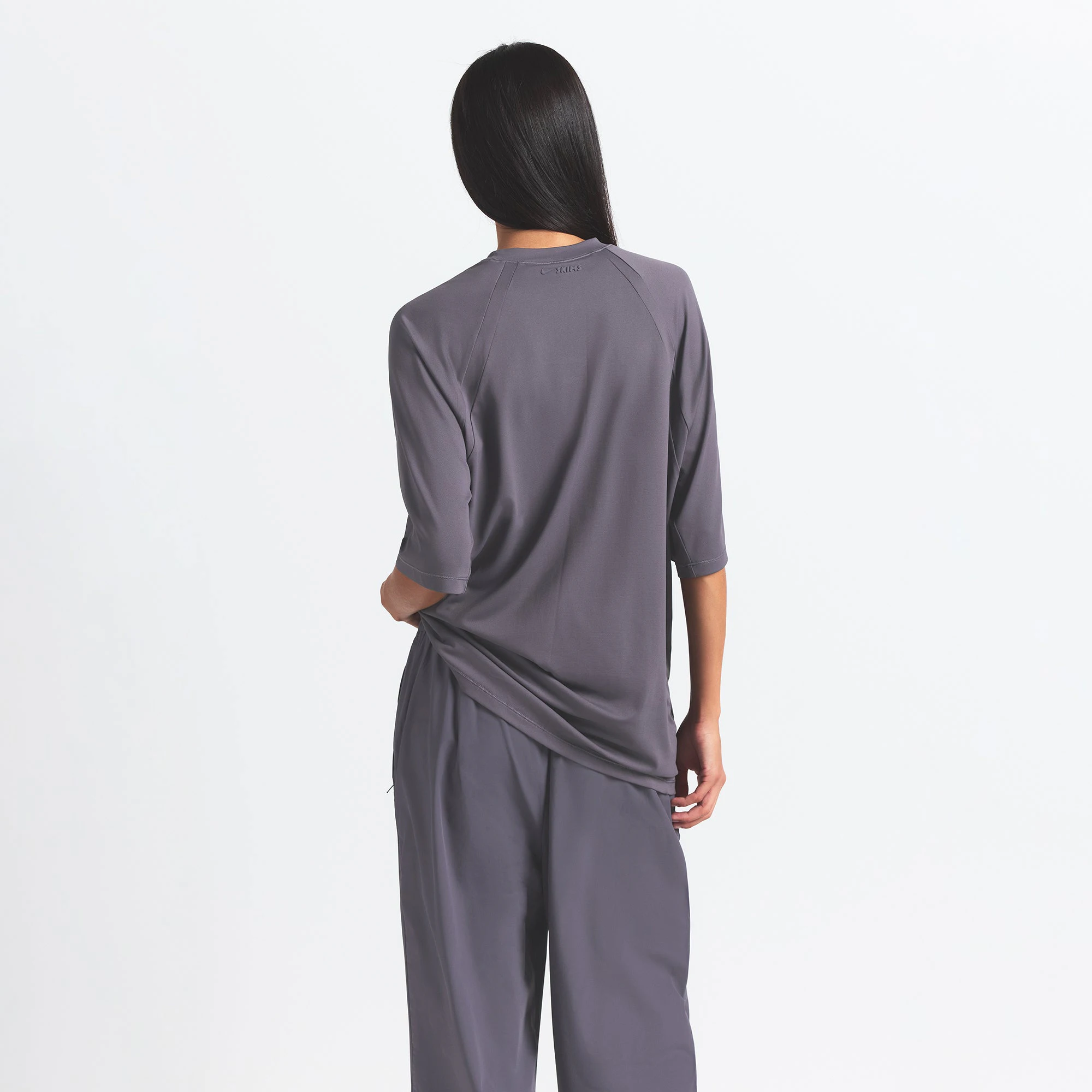 NikeSKIMS AIRY OVERSIZED TEE | RAVEN ON A MODEL SIDE VIEW @ | FOCUS: 0.0, 1.0, 0.9