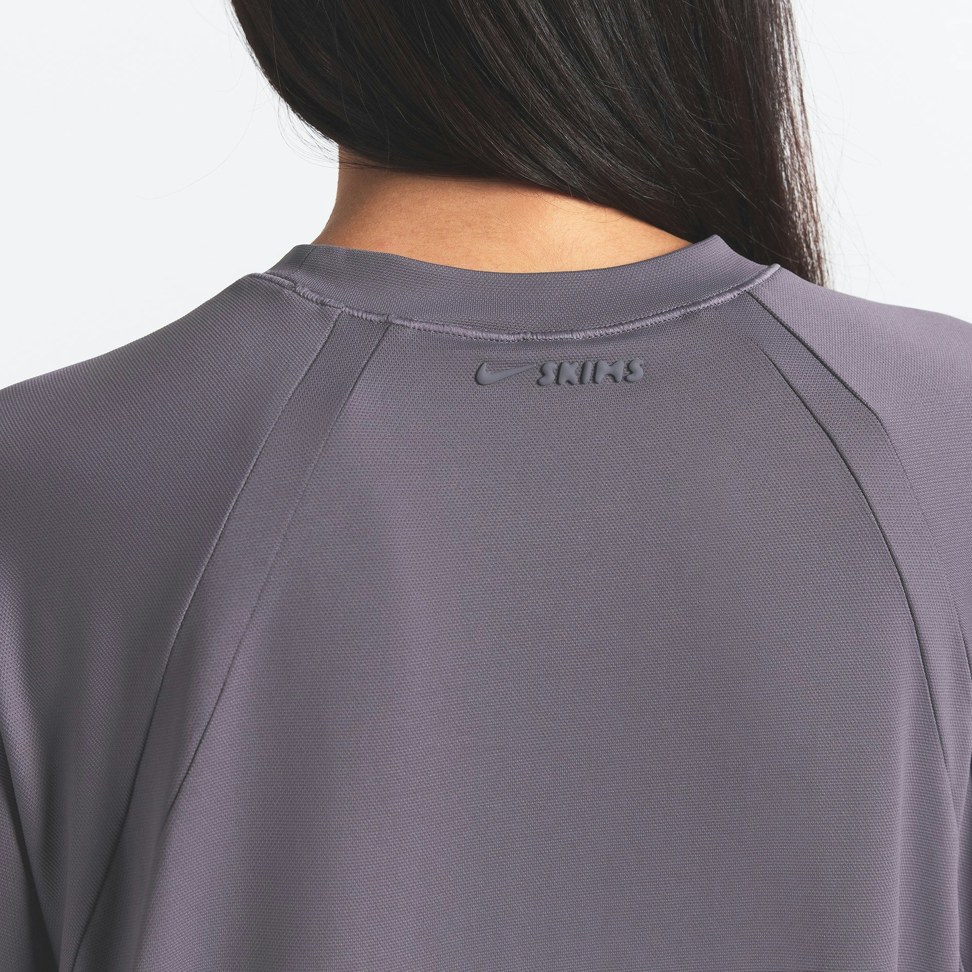 NikeSKIMS AIRY OVERSIZED TEE | RAVEN ON A MODEL SIDE VIEW @ | FOCUS: 0.0, 1.0, 0.9