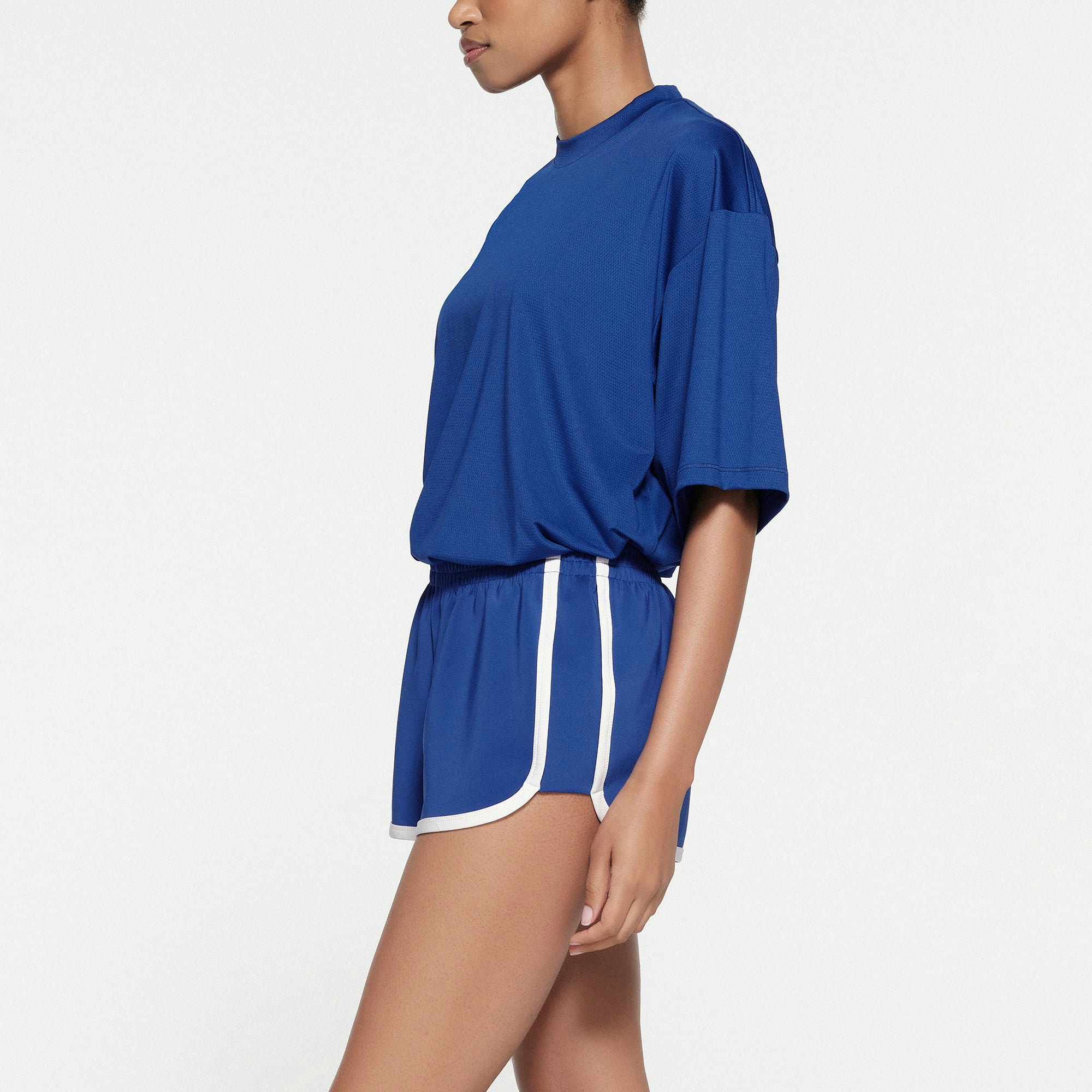 SKIMS TRACK MESH T-SHIRT | COBALT ON A MODEL SIDE VIEW