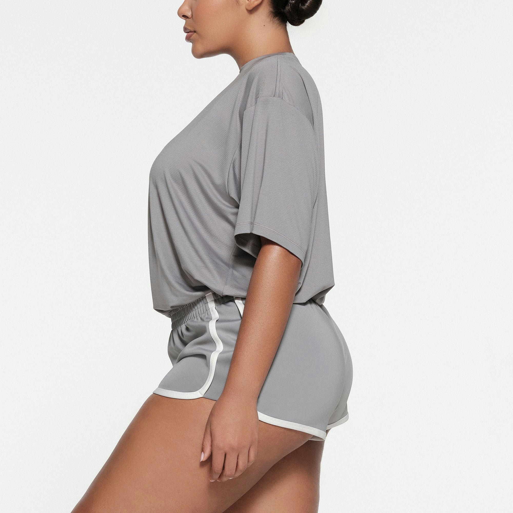 SKIMS TRACK MESH T-SHIRT | PACIFIC ON A MODEL SIDE VIEW