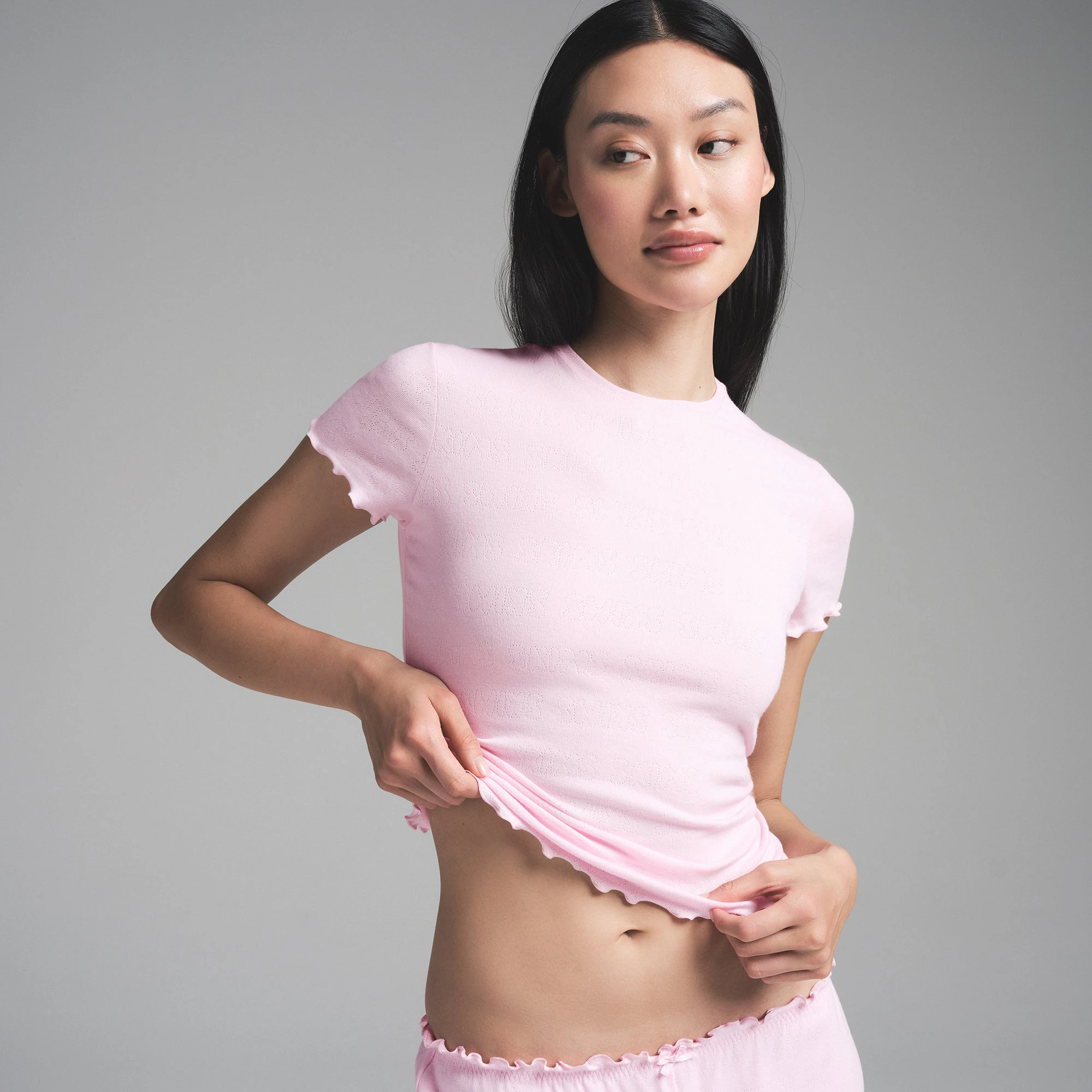 LOGO POINTELLE T-SHIRT | CHERRY BLOSSOM ON A MODEL SIDE VIEW | FOCUS: 0.0, 1.0, 0.9