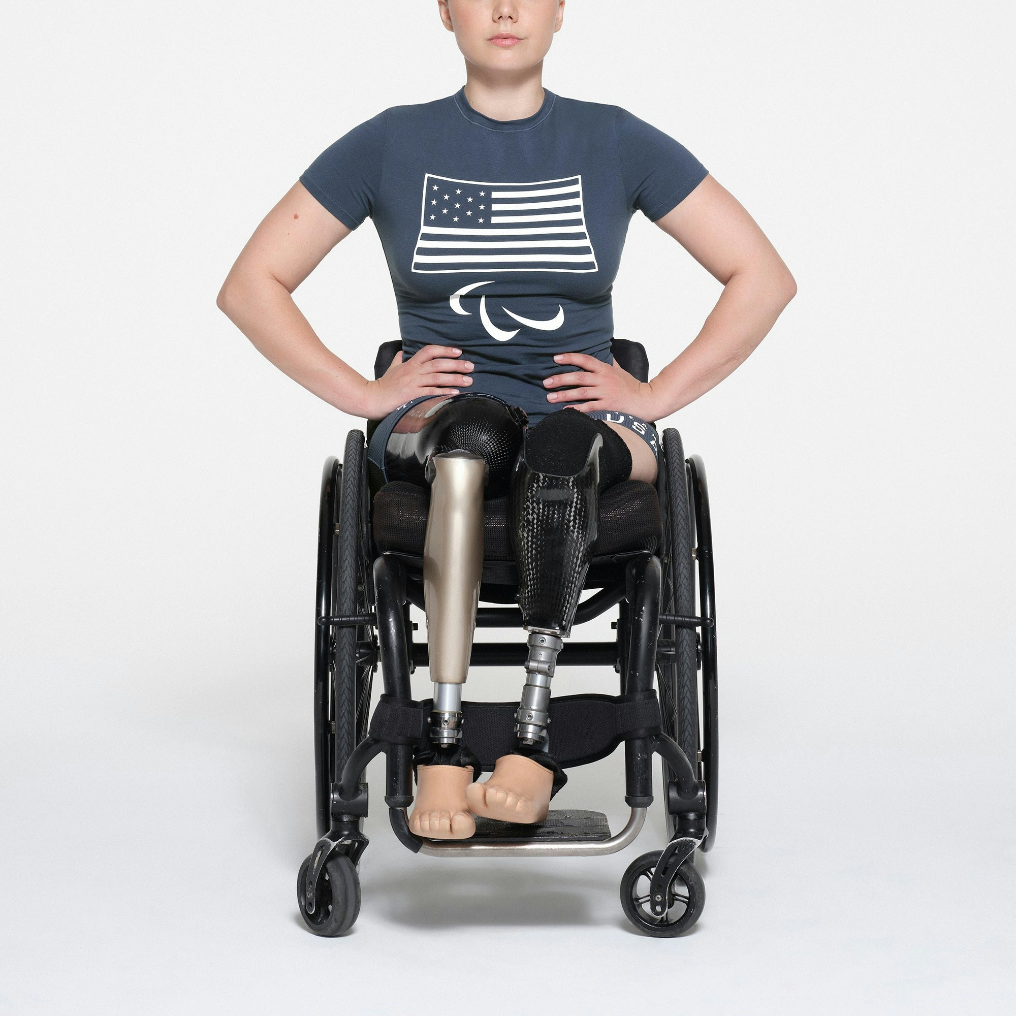 SKIMS FOR TEAM USA COTTON JERSEY PARALYMPIC T-SHIRT | NAVY ON A MODEL FRONT VIEW | FOCUS: 0.1, 1, 0.9
