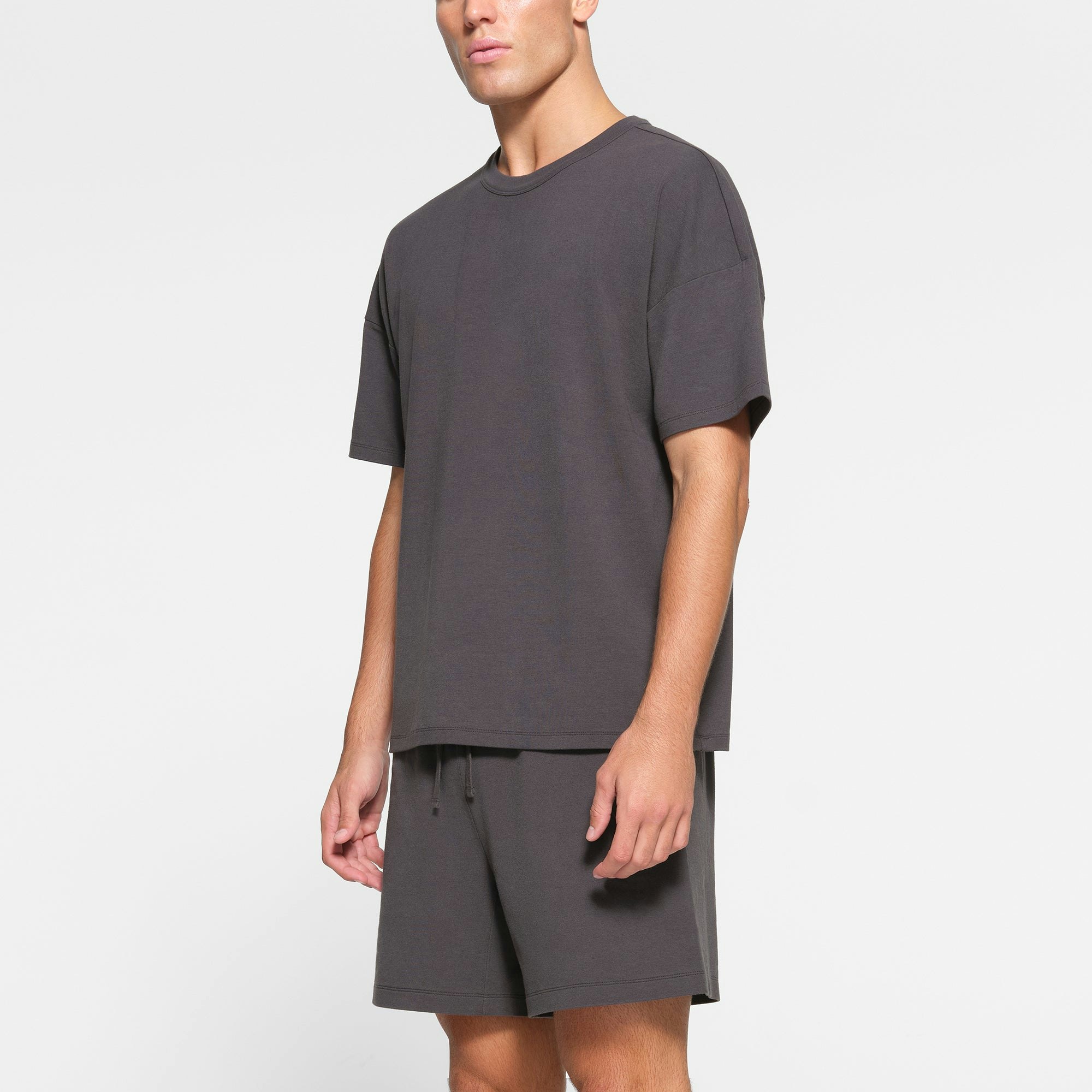 LOUNGE JERSEY MENS RELAXED T-SHIRT | ASH ON A MODEL SIDE VIEW
