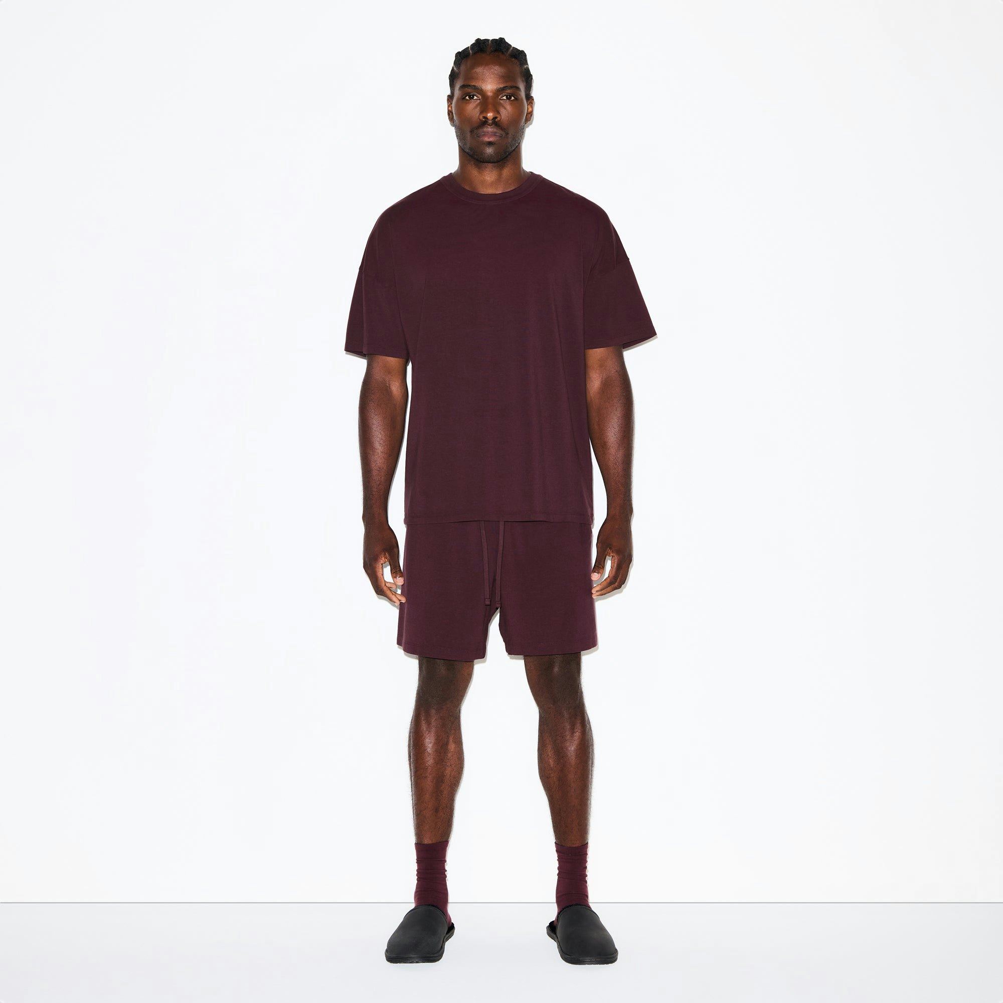 JERSEY LOUNGE MENS OVERSIZED T-SHIRT | CURRANT ON A MODEL FRONT VIEW @ | FOCUS: 0.0, 1.0, 0.9