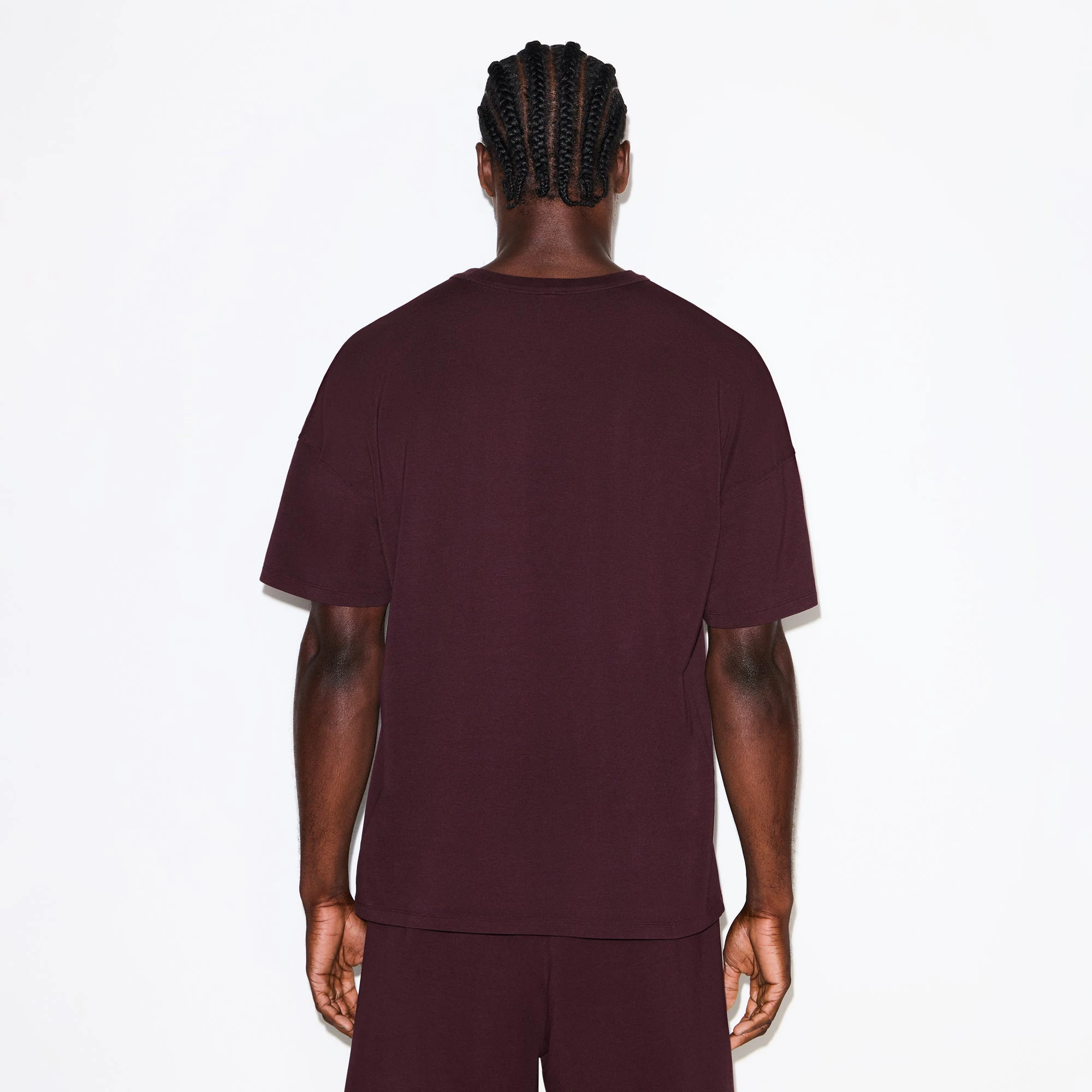 JERSEY LOUNGE MENS OVERSIZED T-SHIRT | CURRANT ON A MODEL SIDE VIEW @ | FOCUS: 0.0, 1.0, 0.9