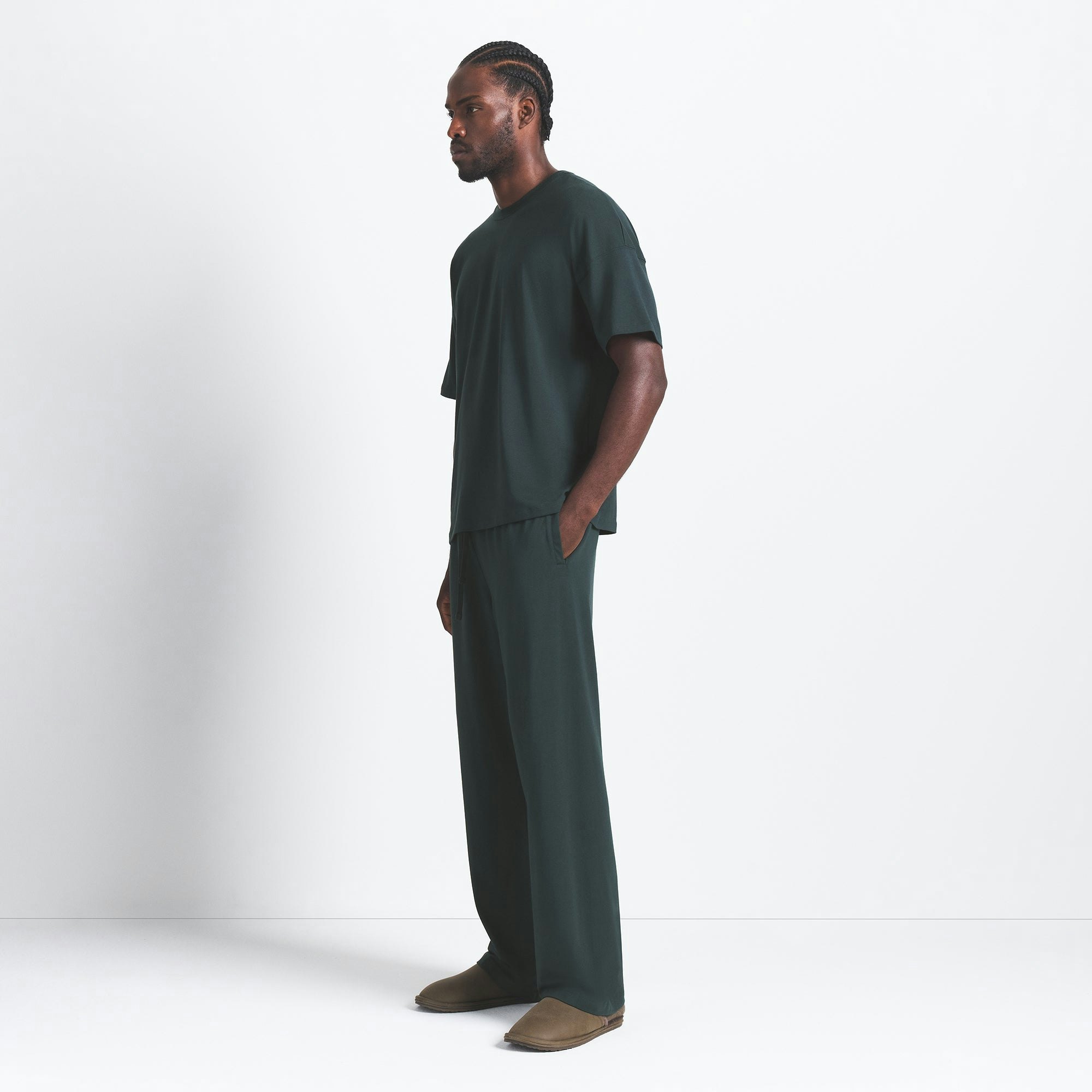 JERSEY LOUNGE MENS OVERSIZED T-SHIRT | TINT ON A MODEL SIDE VIEW @ | FOCUS: 0.0, 1.0, 0.9