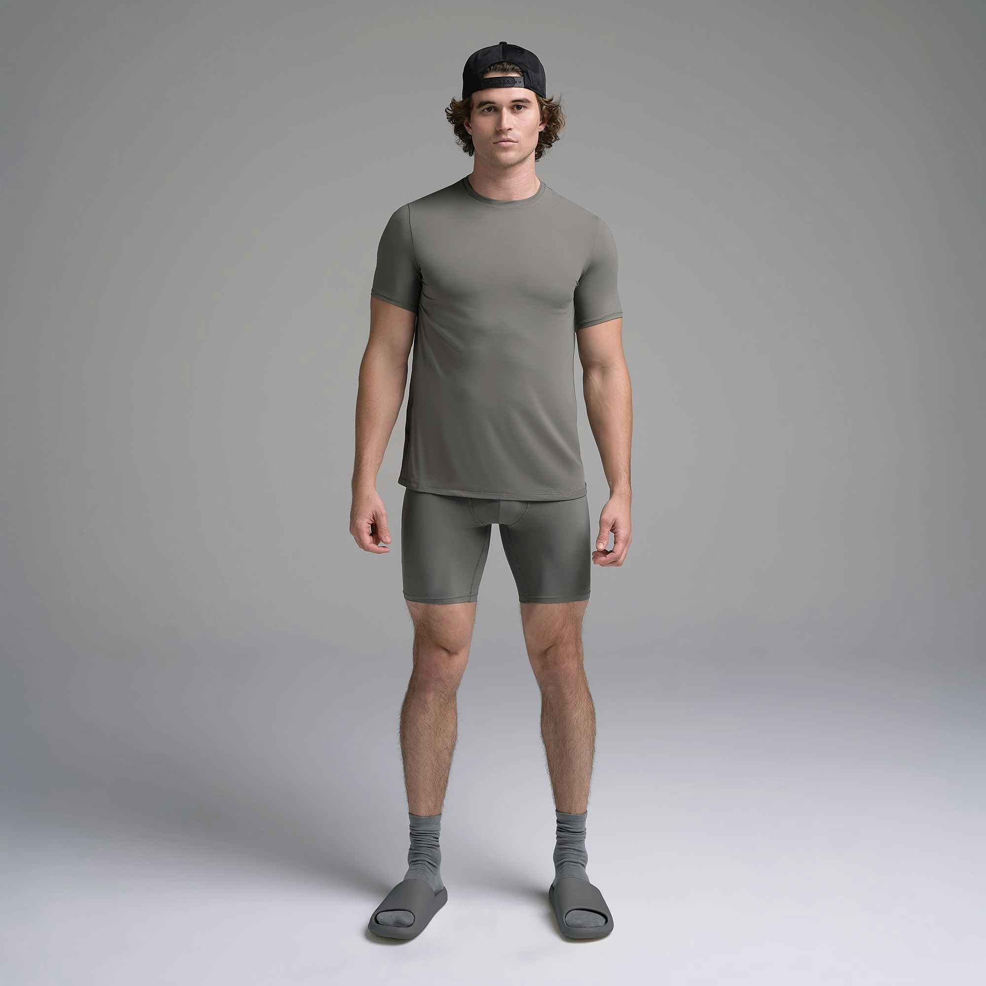 SKIMS SPORT MENS T-SHIRT | GUNMETAL ON A MODEL FRONT VIEW | FOCUS: 0.0, 1.0, 0.9