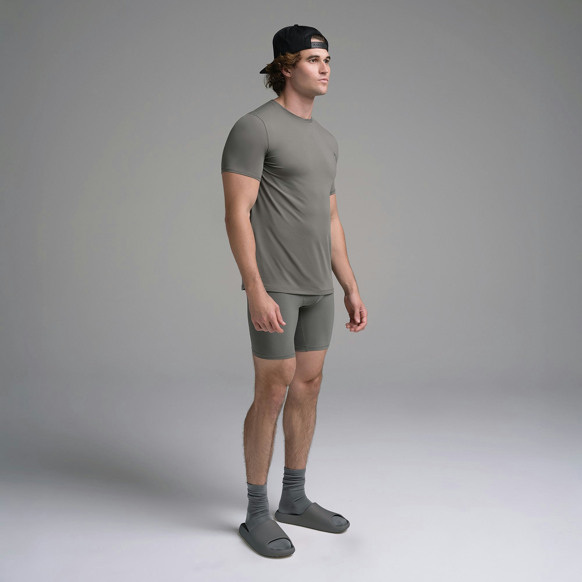 SKIMS SPORT MENS T-SHIRT | GUNMETAL ON A MODEL SIDE VIEW | FOCUS: 0.0, 1.0, 0.9